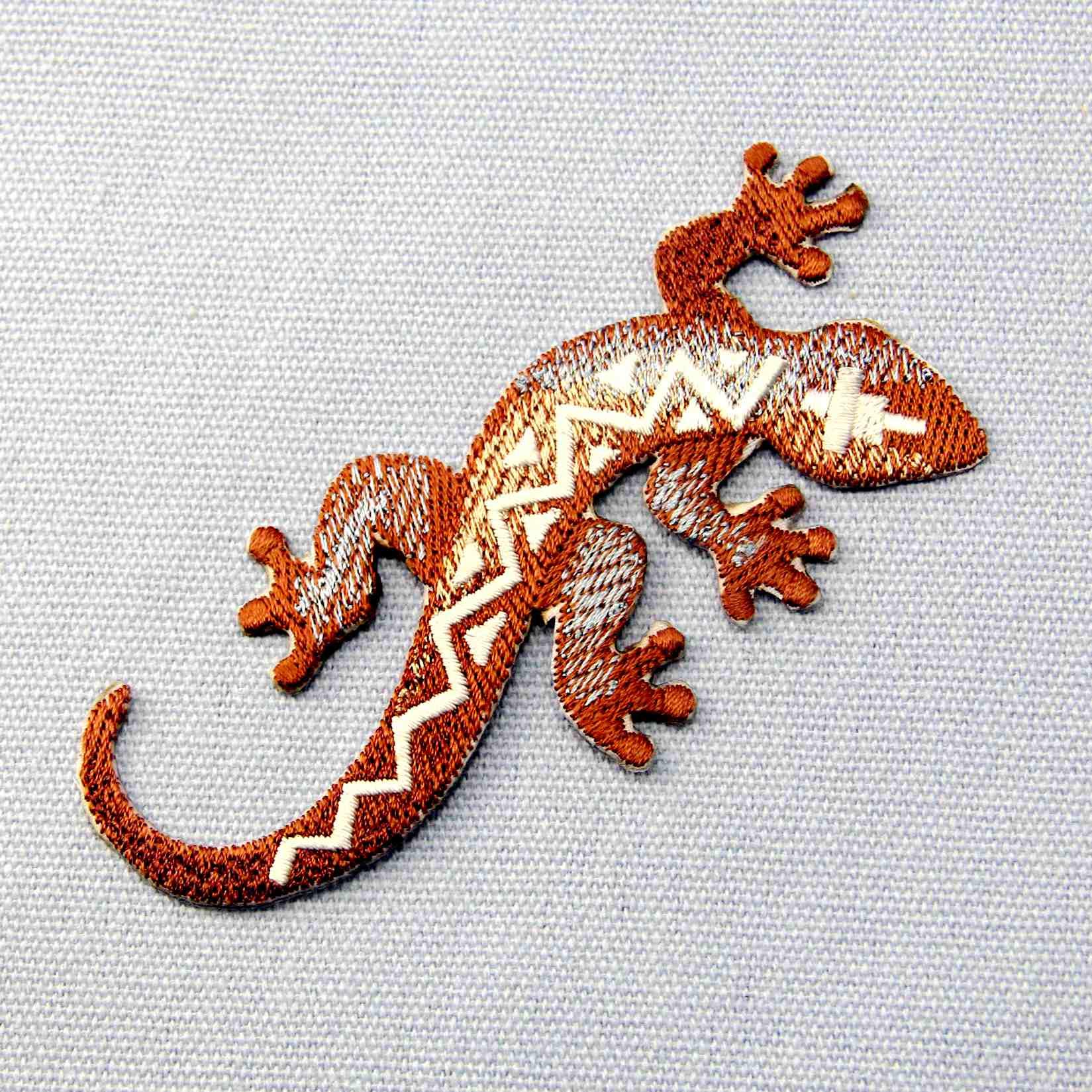 Silhouette Lizard Patch - Embroidered Iron On & Sew On Biker Emblem for Jackets, Vests & Bags - Perfect for Motorcycle Gear, Denim & DIY Crafts