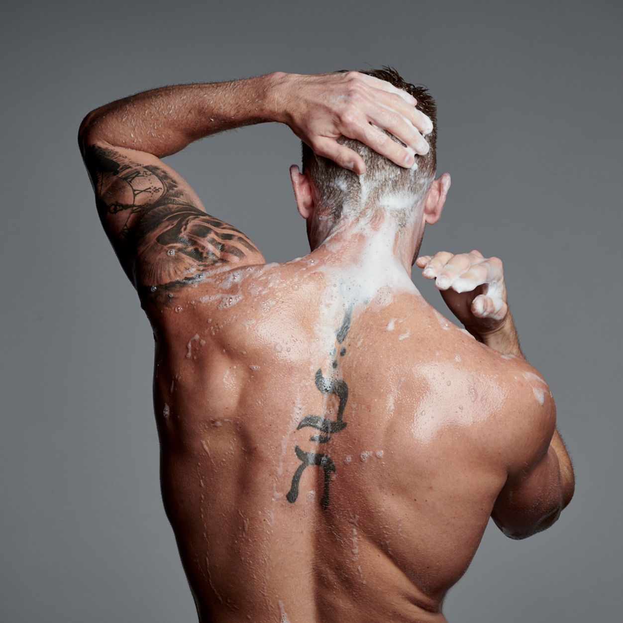 Black Reserve Body and Hair Cleanser - Sulfate-Free & Moisturizing Shower Gel for Men & Women - Perfect for Daily Shower, Gym, and Travel