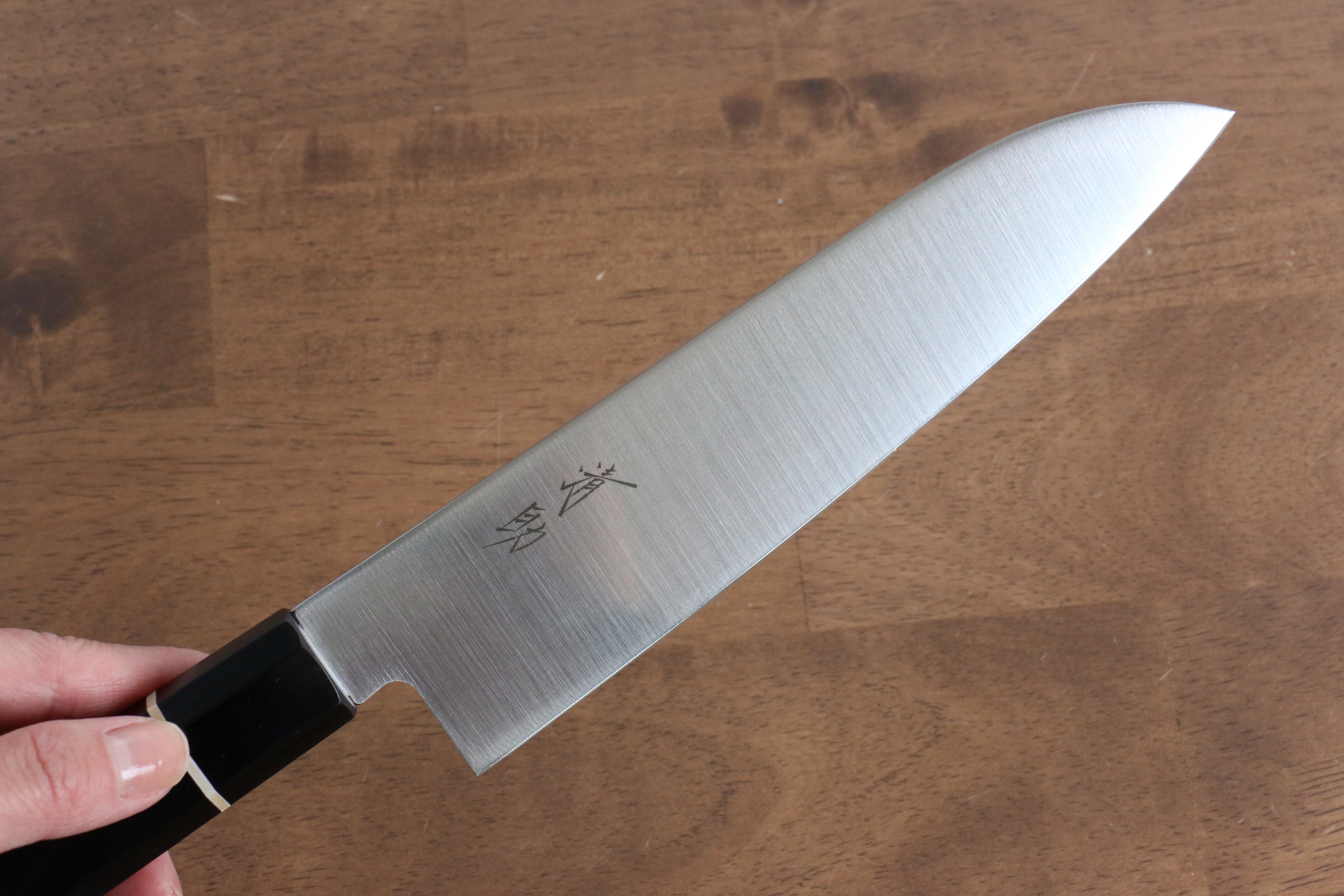 Seisuke Molybdenum Santoku Knife 180mm - Black Pakkawood Handle - Professional Japanese Kitchen Knife for Slicing, Dicing & Chopping Vegetables, Meat & Fish