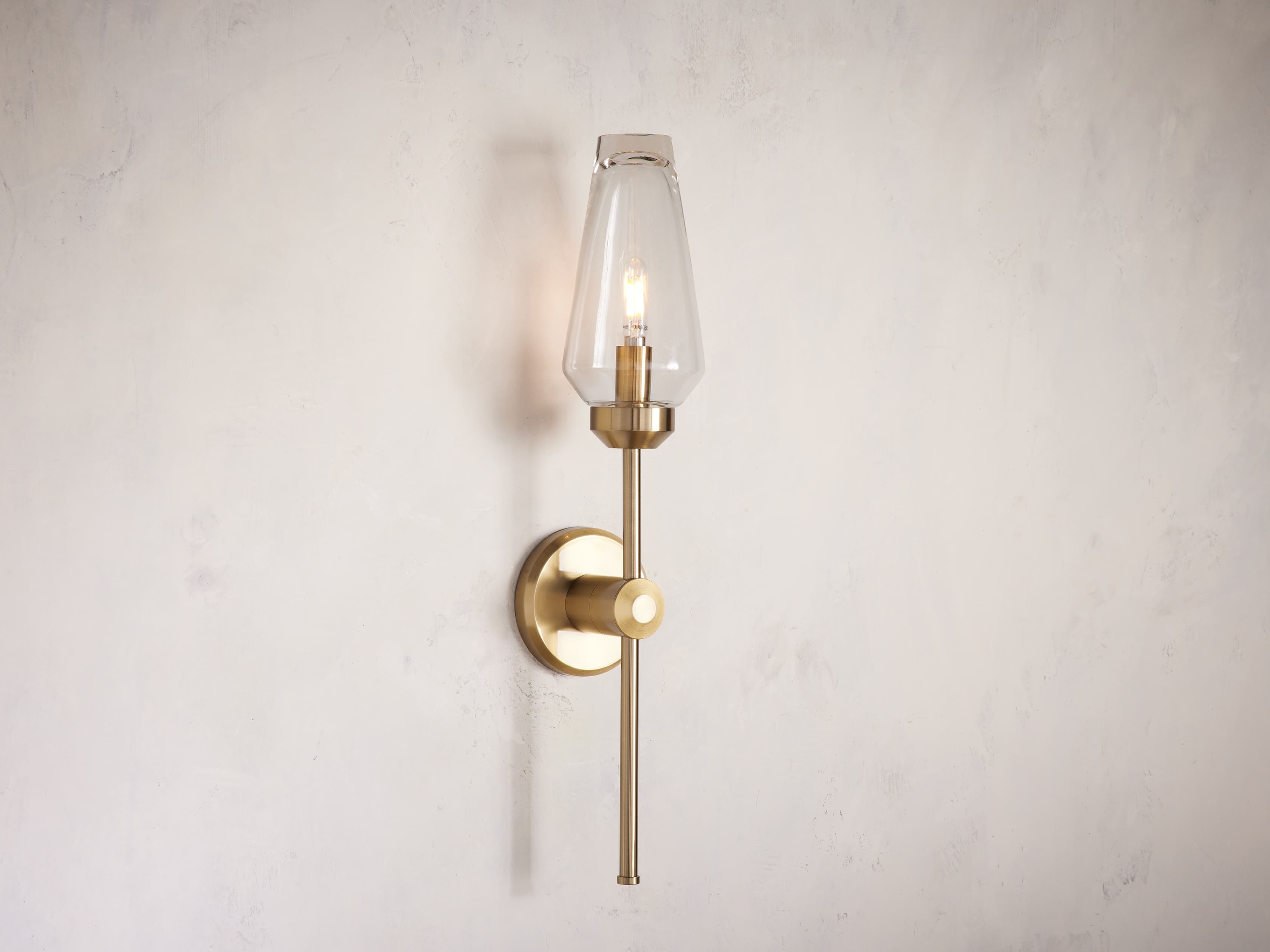 Modern Arrow Wall Sconce - Adjustable LED Light Fixture for Bedroom, Living Room & Hallway Decor - Vintage Industrial Style Lighting for Home & Office