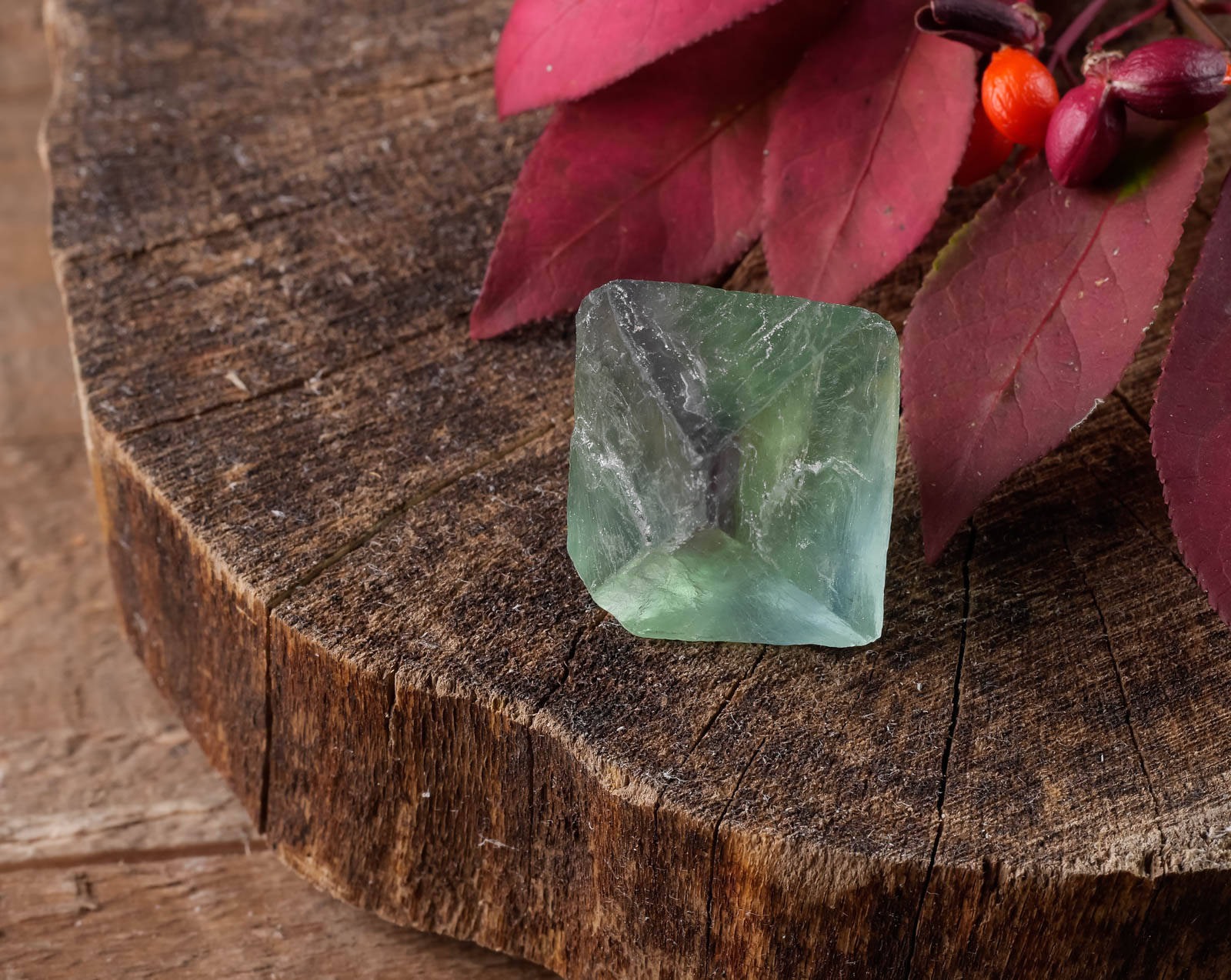Natural Raw Green Fluorite Crystal Octahedron - Healing Stone for Meditation, Chakra Balancing & Energy Cleansing | Metaphysical Home Decor, Raw Rocks & Minerals Collection | Perfect for Yoga Spaces, Altars & Spiritual Gifts (E0559)
