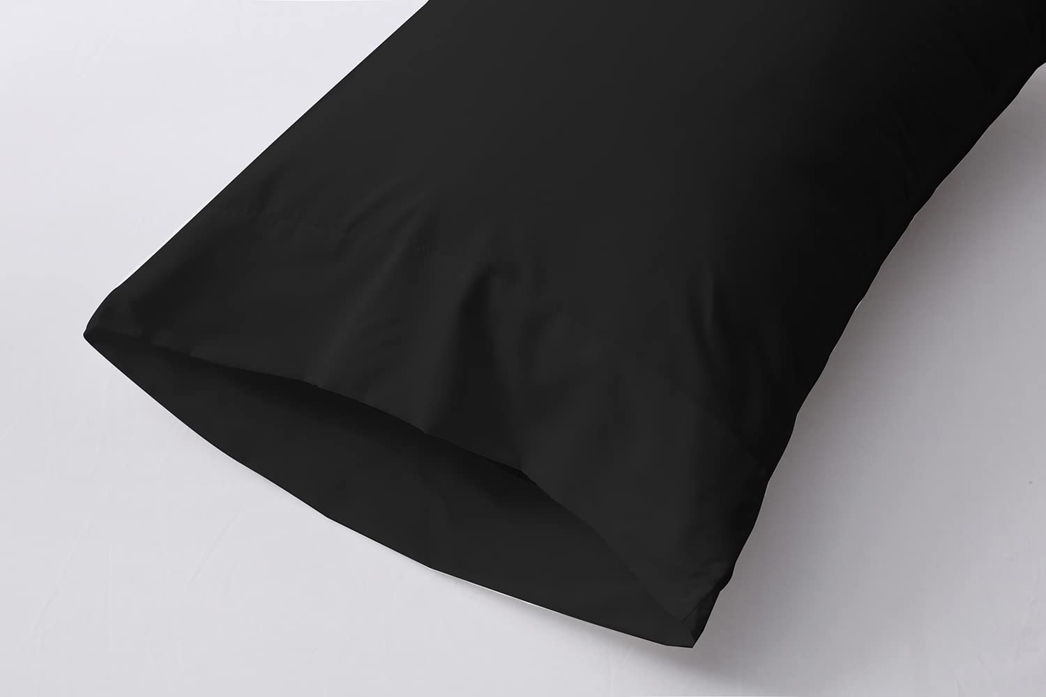 Premium Queen Size Pillowcases (2 Pack) - 2000 Thread Count Black Microfiber, Ultra Soft & Breathable Bedding - Perfect for Home, Hotel, and Guest Room Use