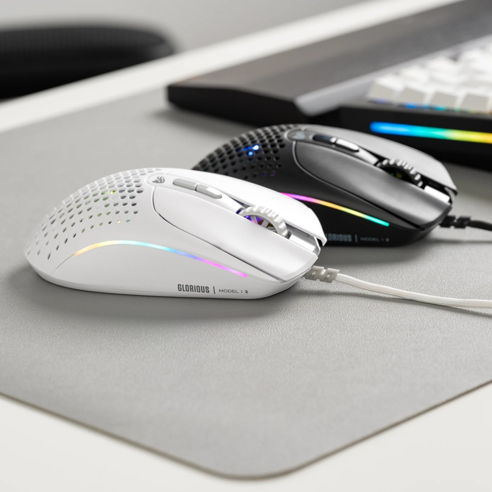 Model I 2 Wired Mouse - Ergonomic USB Computer Mouse with 1600 DPI for PC, Laptop, Office & Gaming - Comfortable Wired Mouse for Work, Home & School Use