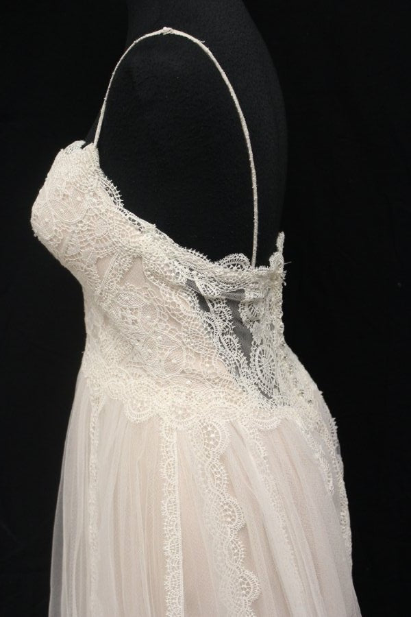 Sottero and Midgley Olson Sample Wedding Gown - Elegant Lace Bridal Dress for Bride, Perfect for Church Ceremony & Outdoor Wedding Photography