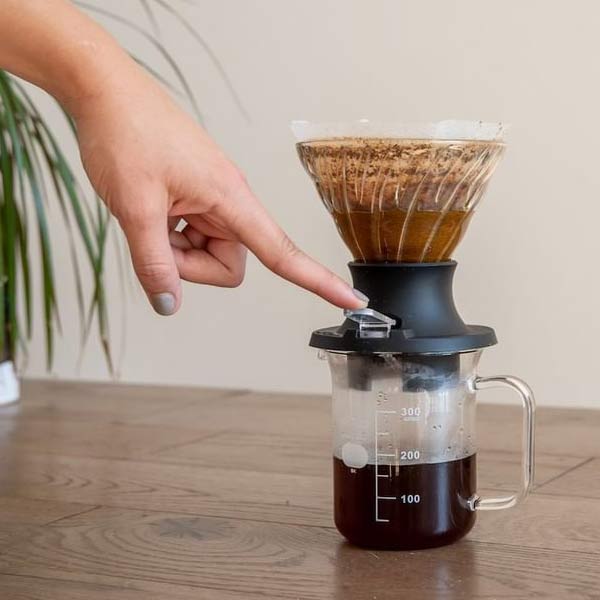 Hario V60 Immersion Dripper Switch - Glass Coffee Brewer for Pour Over & Cold Brew - Perfect for Home Baristas & Coffee Enthusiasts