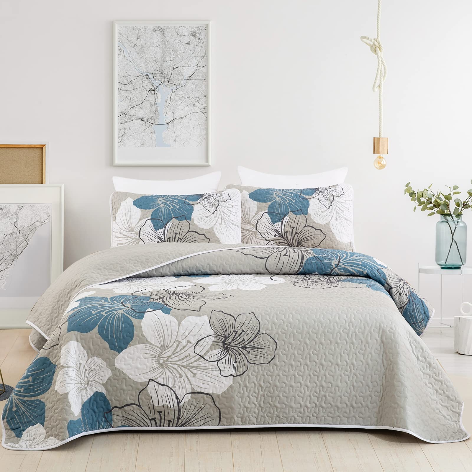 3-Piece California King Quilt Set - Blue Floral Boho Bedspread with 2 Pillow Shams, Lightweight Summer Quilt Coverlet for Adults & Teens, 106