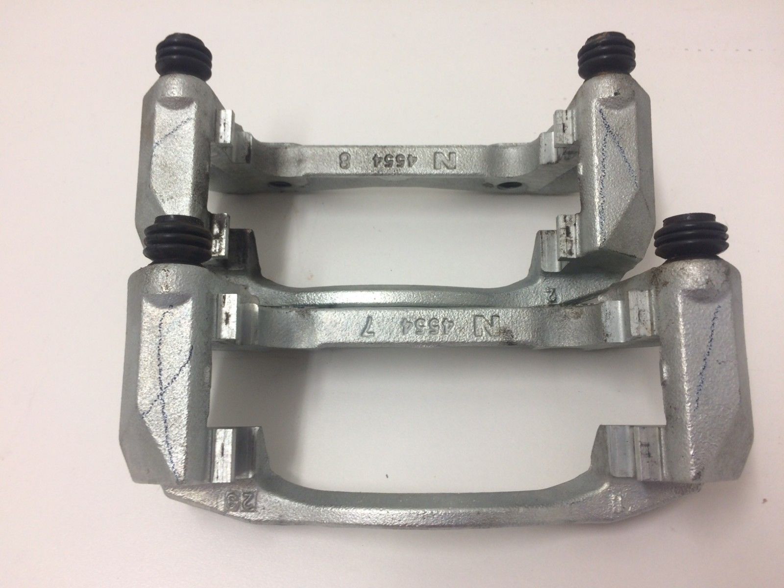 Genuine Holden RG Colorado Front Brake Caliper Mount Bracket Pair 2012-2020 - Perfect for Off-Roading & Heavy-Duty Towing