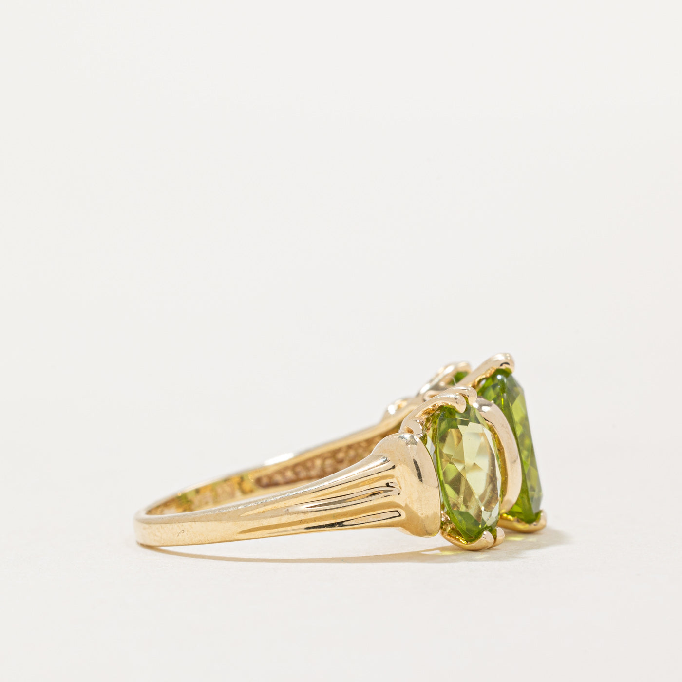 Three Stone Peridot Ring | 4.20ctw Genuine Peridot Gemstone | Size 7 | 925 Sterling Silver | Elegant Birthstone Jewelry for Women | Perfect for August Birthdays, Anniversaries & Special Occasions