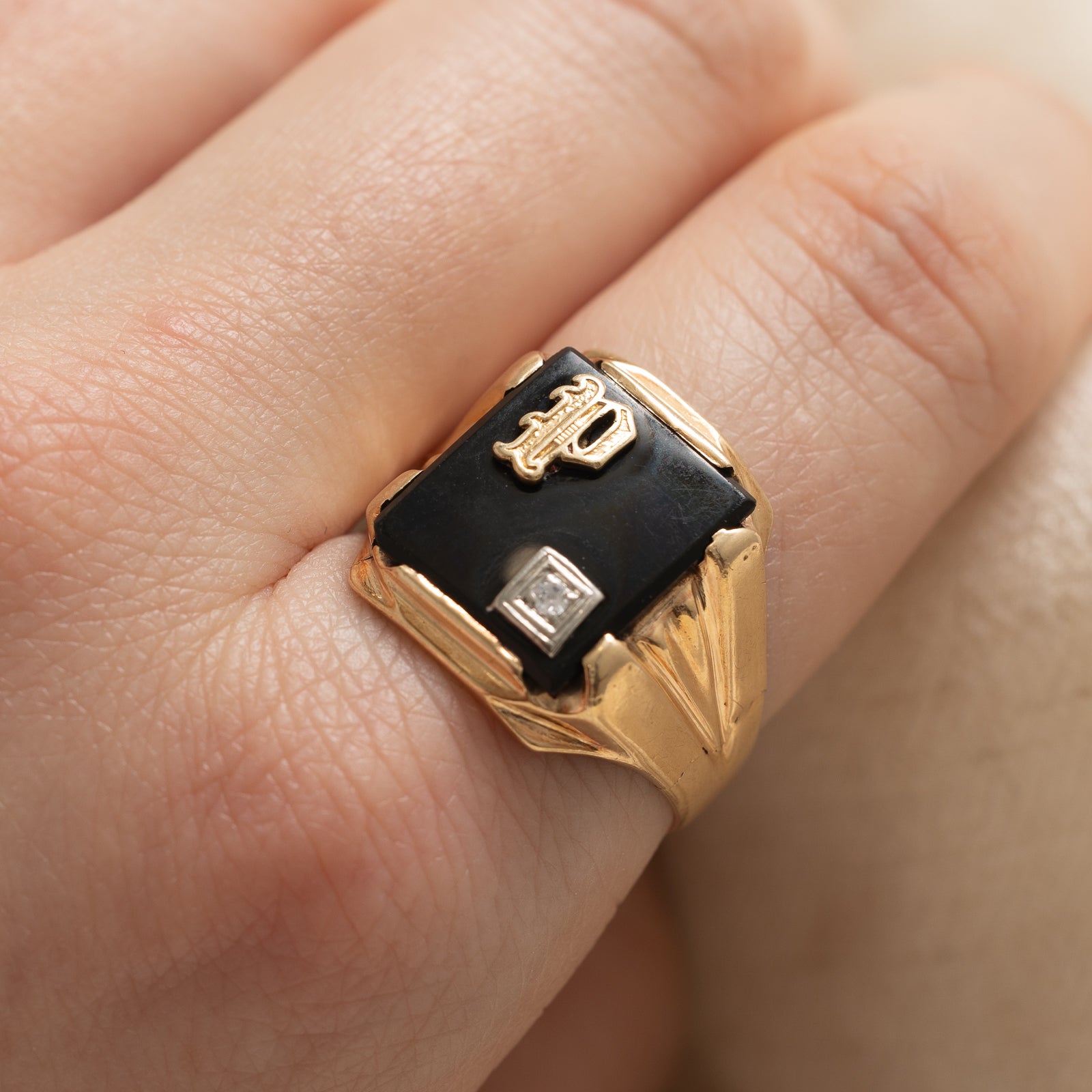 Onyx & Diamond 'P' Initial Signet Ring - 6.00ct Black Onyx & 0.02ct Diamond - Size 9.75 - Elegant Personalized Jewelry for Men & Women - Perfect for Engagements, Anniversaries & Gifts
