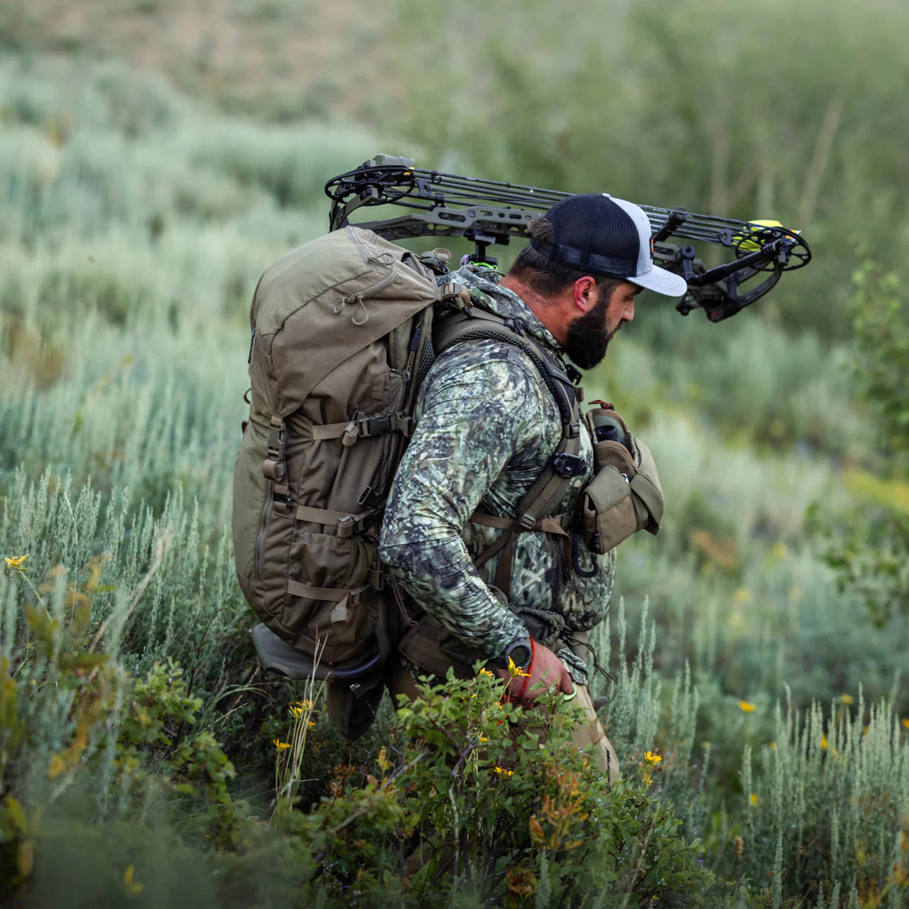 Eberlestock Vapor 2500 Lightweight Hunting Backpack with Hydration System - Perfect for Outdoor Adventures, Hiking, and Big Game Hunting
