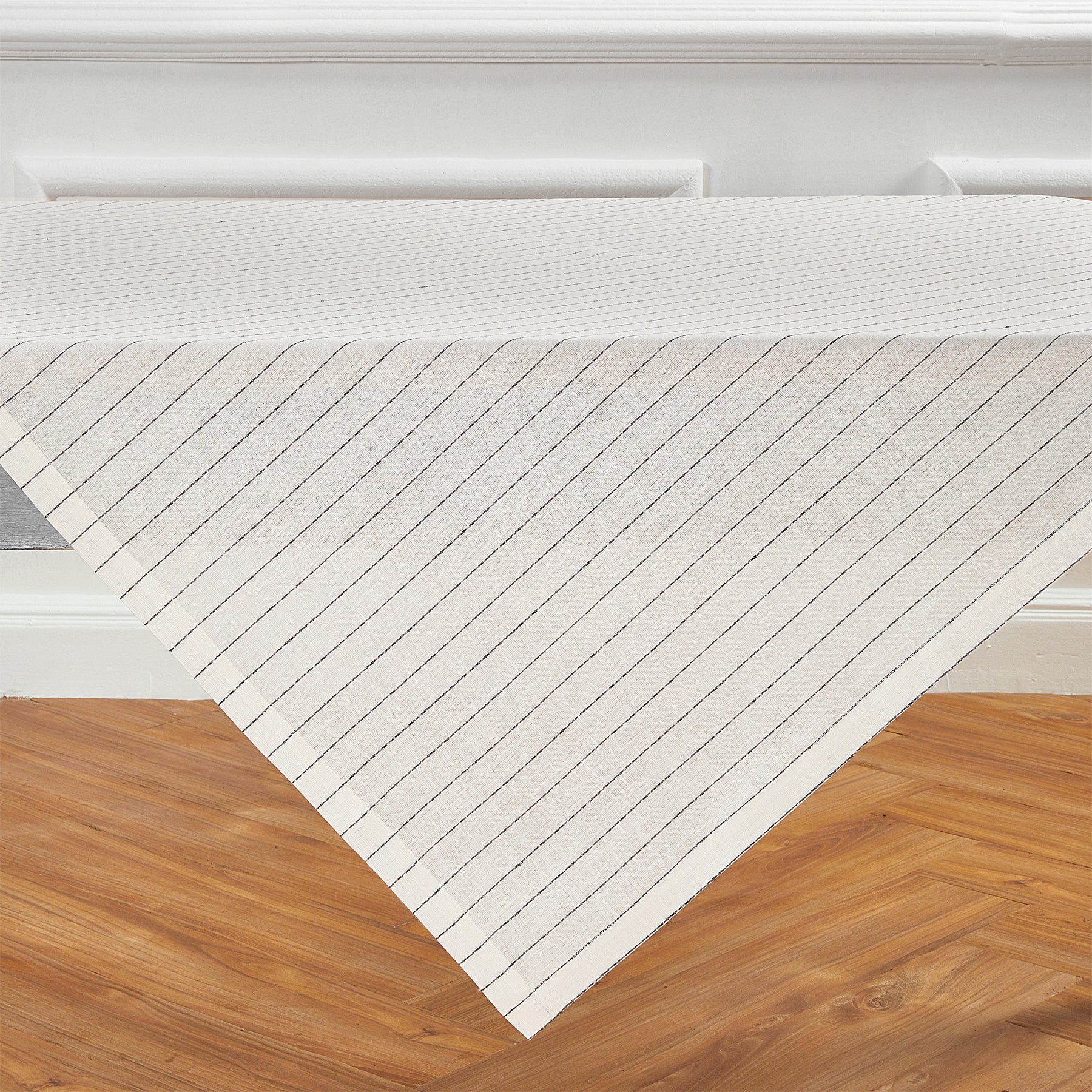 Stylish Pinstripe Table Throw - Elegant Dining & Home Decor for Parties, Weddings & Everyday Use