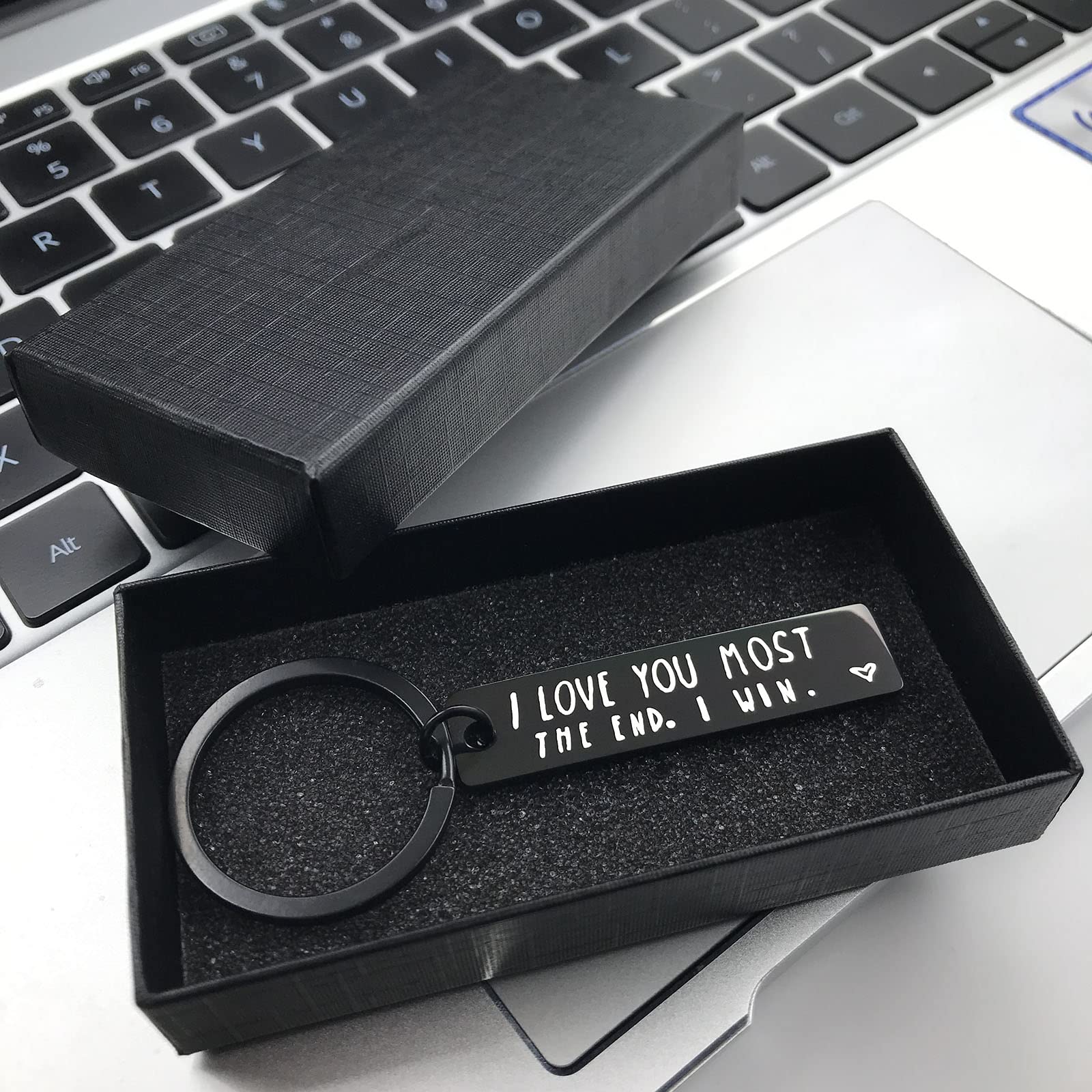 Romantic Couple Keychain - I Love You Gift for Him/Her - Perfect for Anniversaries & Valentine's Day