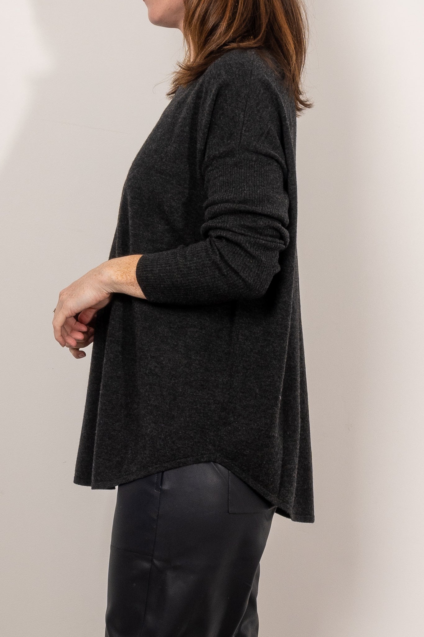Bridge & Lord Queen Curved Crew Pullover Sweater - Women's Casual Knit Top for Fall & Winter | Perfect for Office, Date Night & Weekend Outings