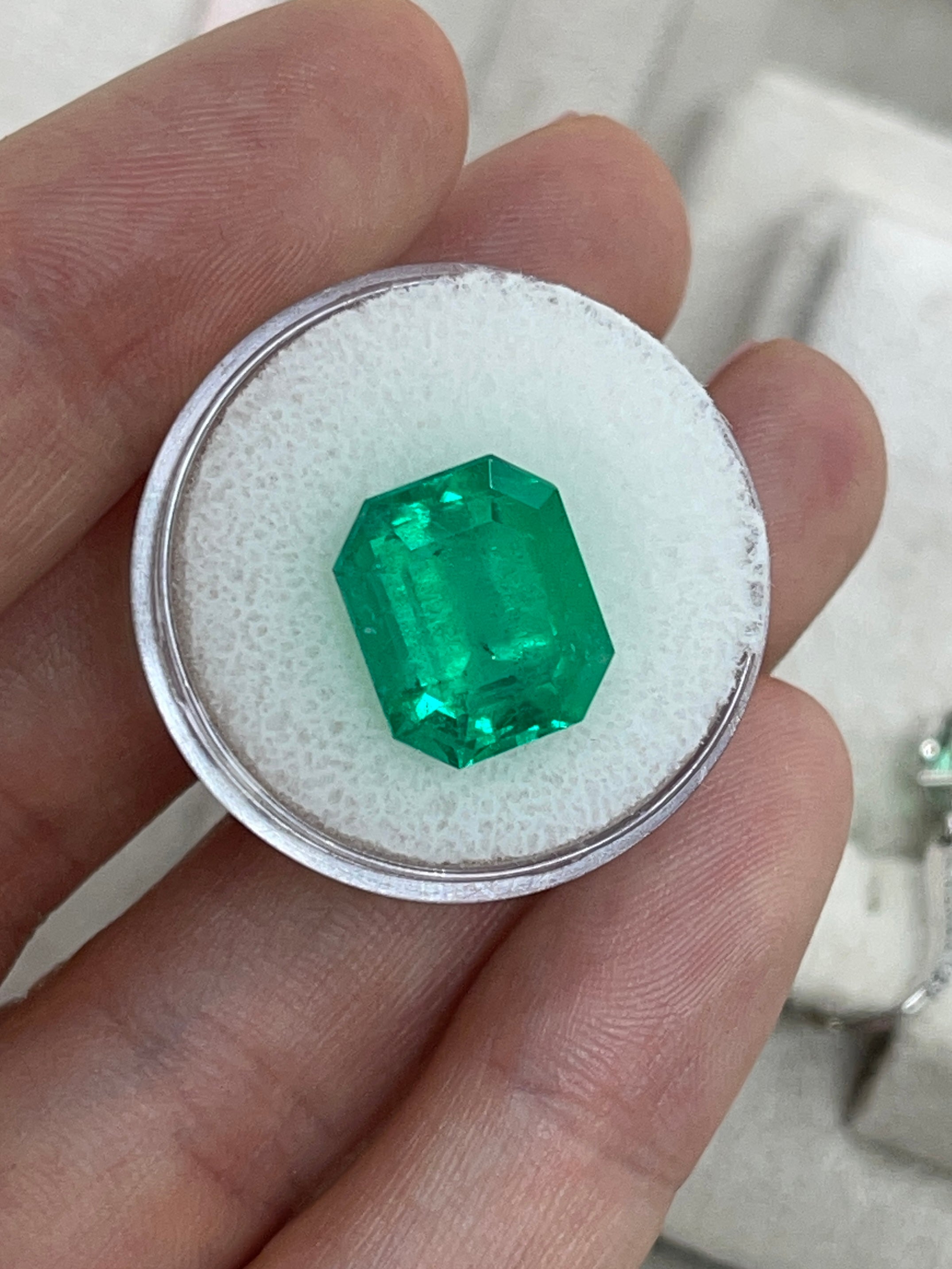 8.40 Carat 13x11mm AAA+ Fine Loose Colombian Emerald Gemstone - Emerald Cut for Jewelry Making, Engagement Rings & Luxury Gifts