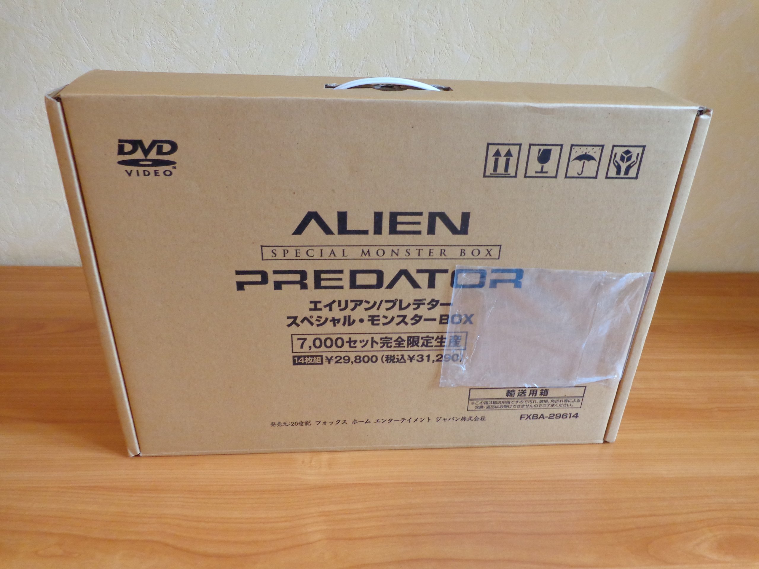 Alien vs Predator Special Edition Monster Box Set - Collector's Edition for Sci-Fi Fans & Movie Enthusiasts | Perfect for Display, Gifts, and Home Decor
