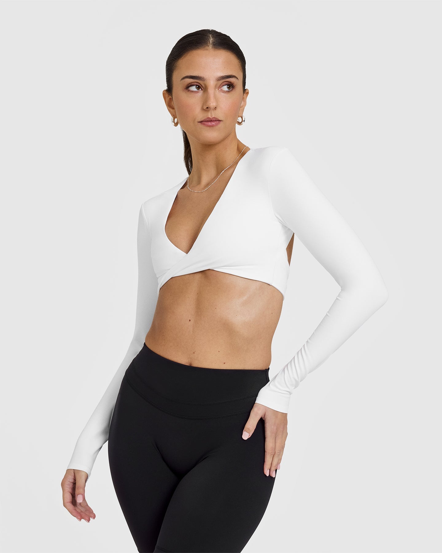 Elegant White Twist Front Long Sleeve Crop Top for Women | Fashionable Workout & Casual Wear | Perfect for Yoga, Gym, and Everyday Outfits