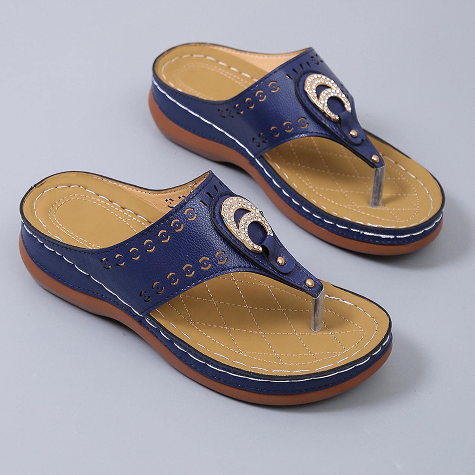 **Oiangi Women's Rhinestone Wedge Flip Flops – Summer Casual Thong Sandals with Clip Toe & Soft Platform – Comfortable Slip-On Slippers for Outdoor, Beach, and Vacation Wear**