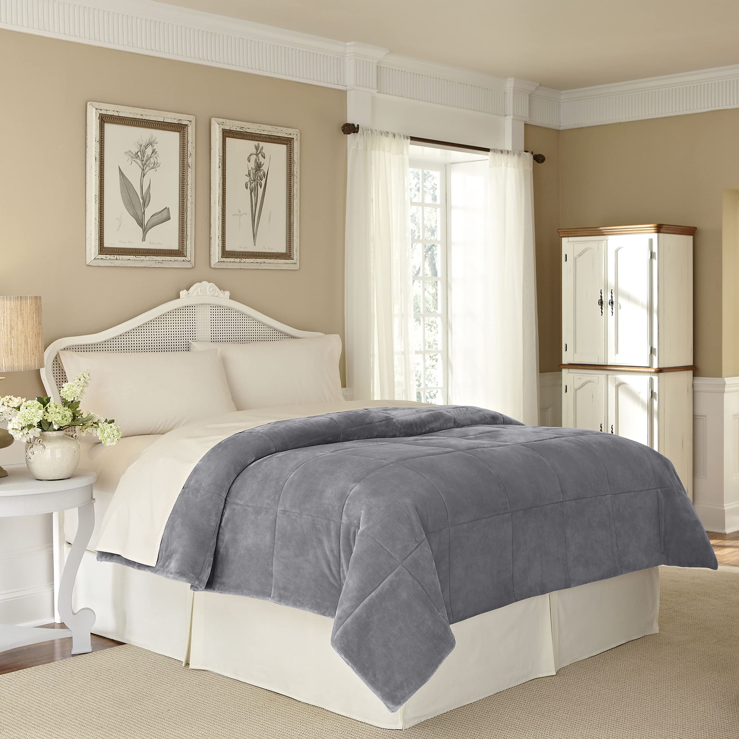Vellux Queen Plush Lux Warm Blankets - Ultra Soft All Season Lightweight Quilted Blanket for Full/Queen Size Bed - Luxury Hotel Style Box Stitched Comforter (Grey) - Perfect for Bedroom, Living Room & Guest Room Coziness