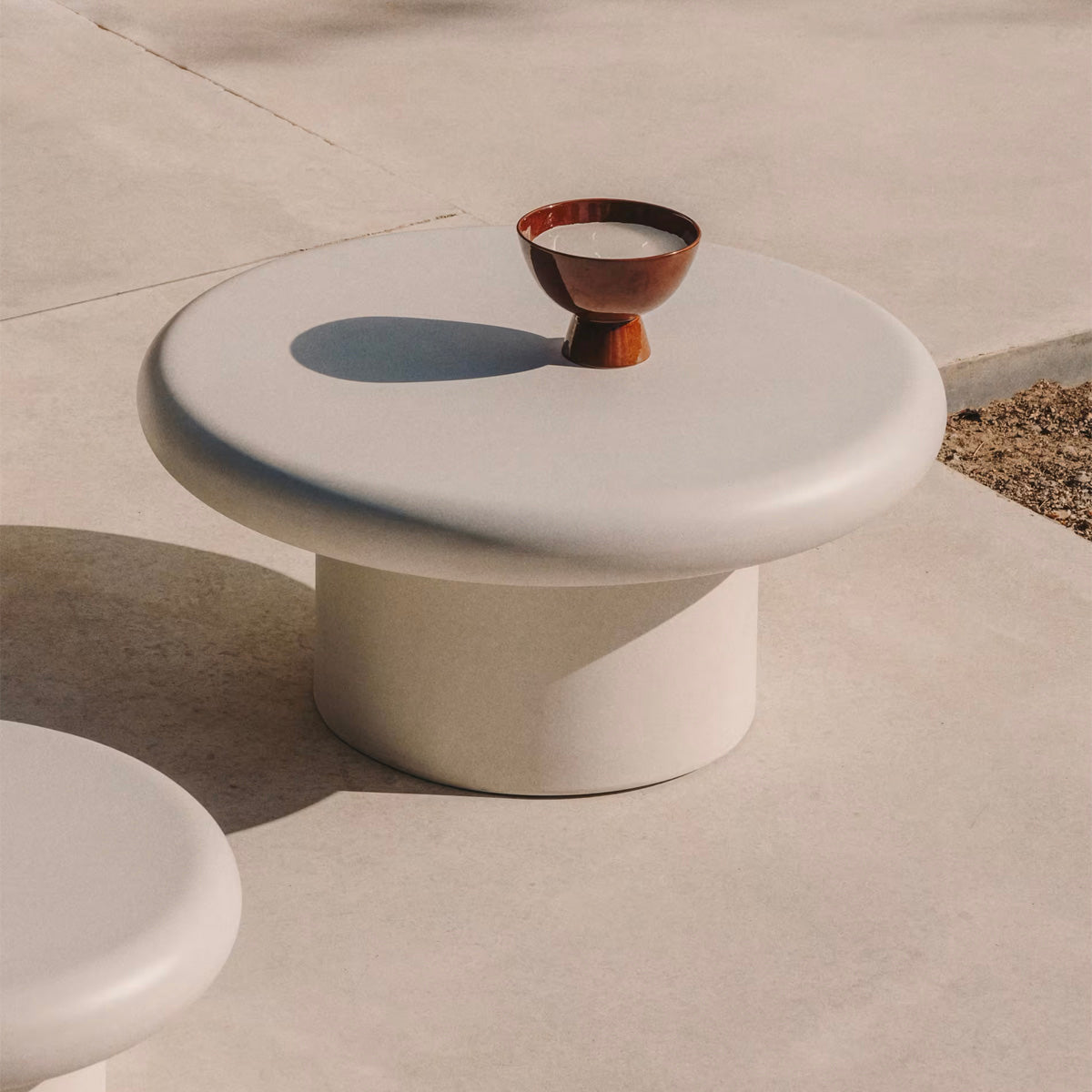 Addaia Modern Outdoor Coffee Table - Weather-Resistant Patio Furniture for Garden, Poolside & Backyard Relaxation