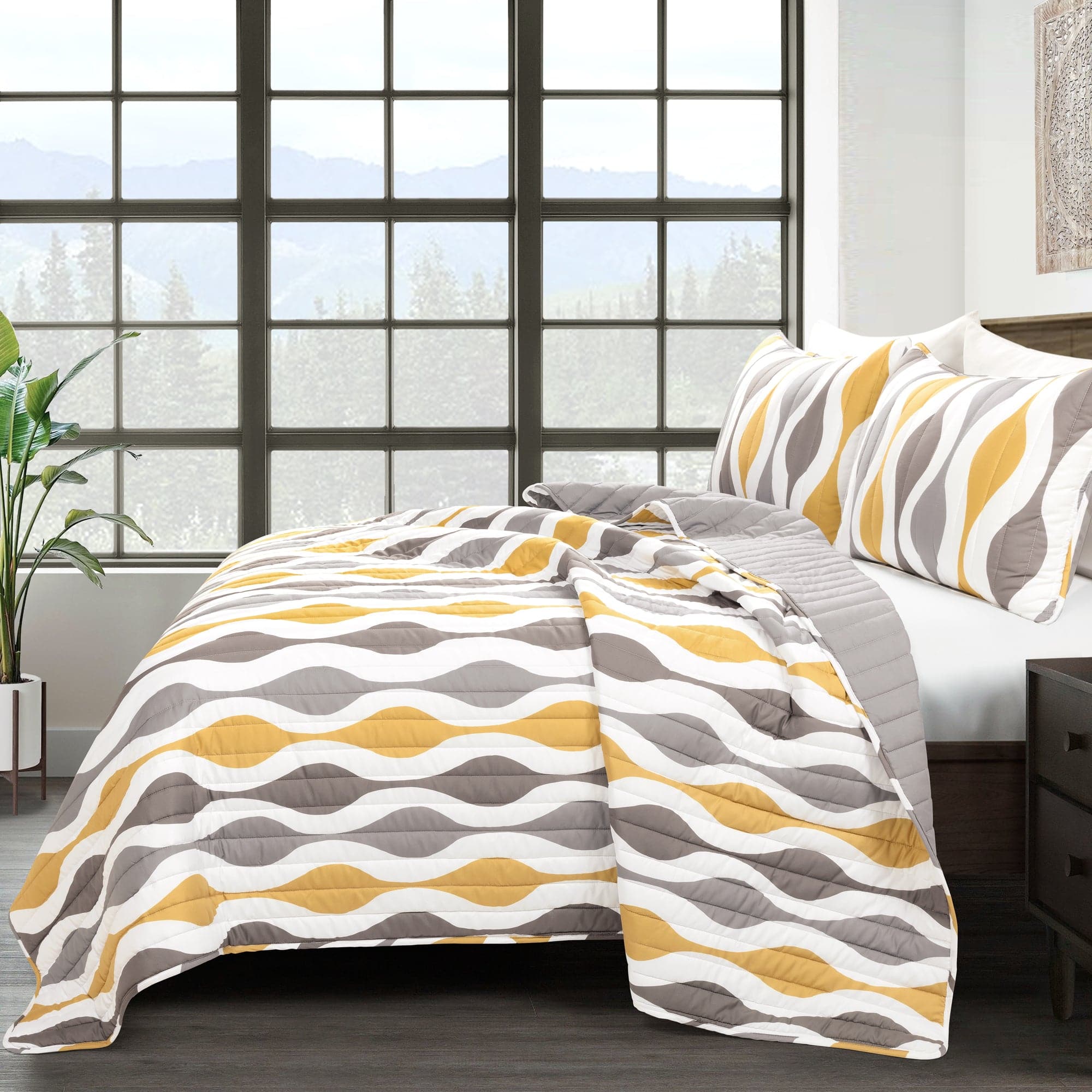 Mid Century Geo Reversible Quilt 3 Piece Set - Modern Geometric Bedding for Master & Guest Bedrooms - Perfect for Home Decor & Cozy Nights