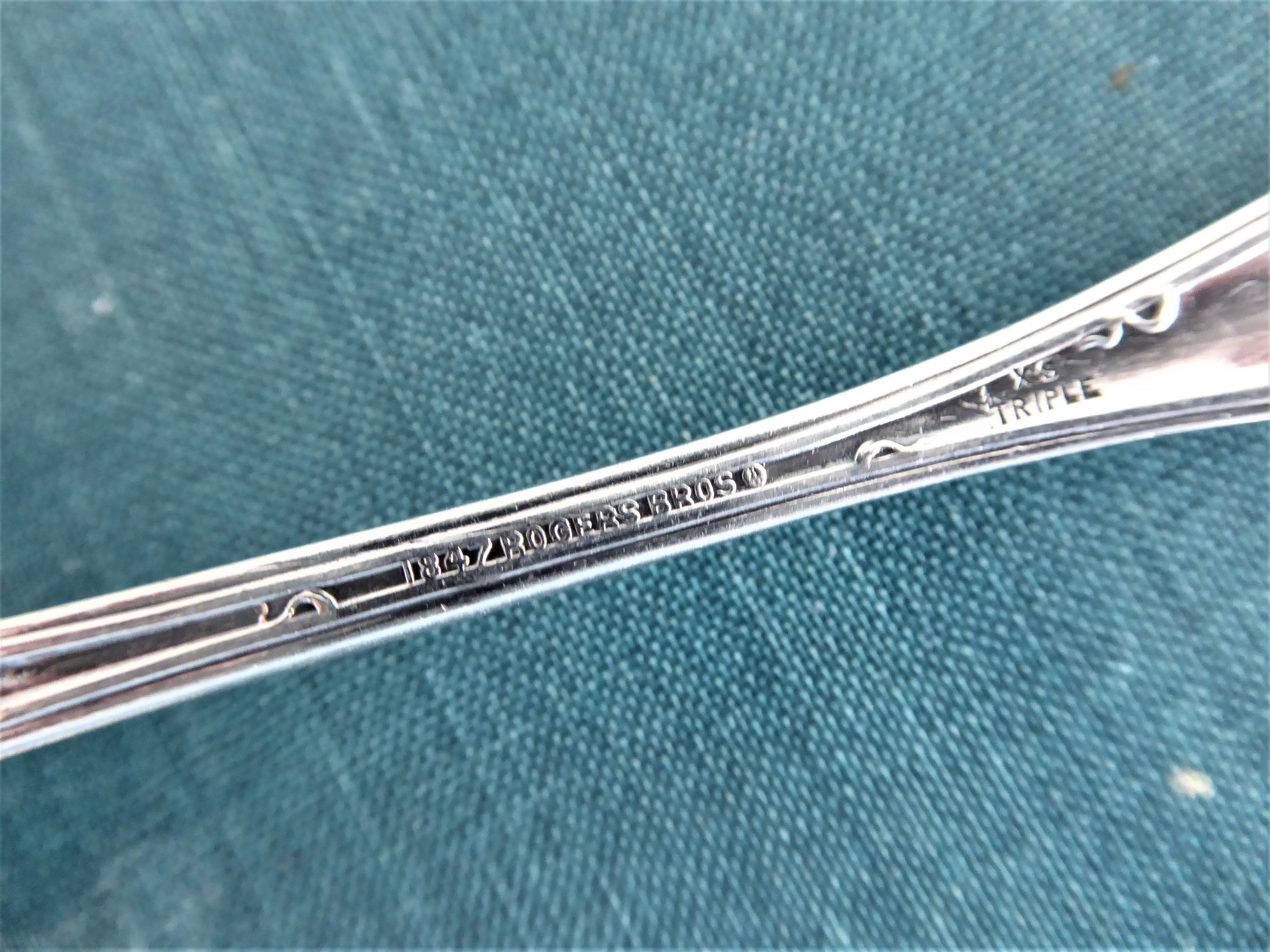 Vintage Rogers 1847 Grape Harvest Gravy Ladle - Silver Plated Serving Spoon from 1904 - Perfect for Thanksgiving Dinner & Antique Tableware Collection