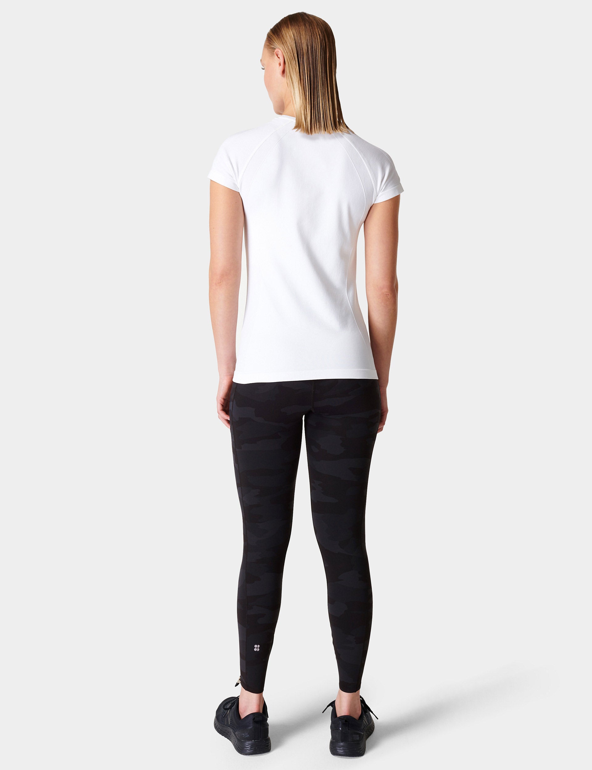 Breathable Seamless Gym T-Shirt for Men & Women - Moisture Wicking Workout Shirt - White - Perfect for Running, Yoga & Fitness Training