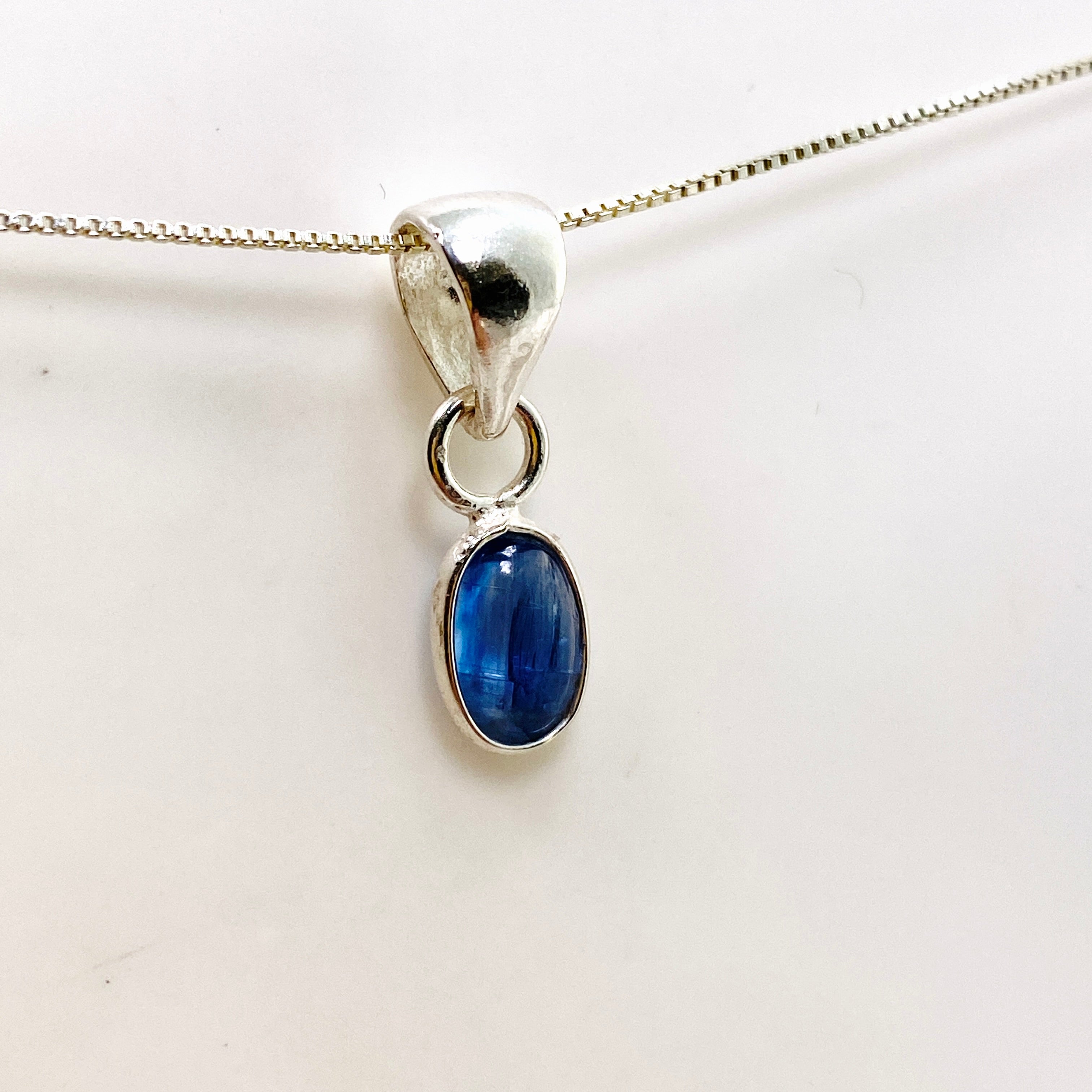 Natural Blue Kyanite Oval Cabochon Pendant Necklace KPGJ4615 - Perfect for Meditation, Energy Healing & Spiritual Jewelry Gifts