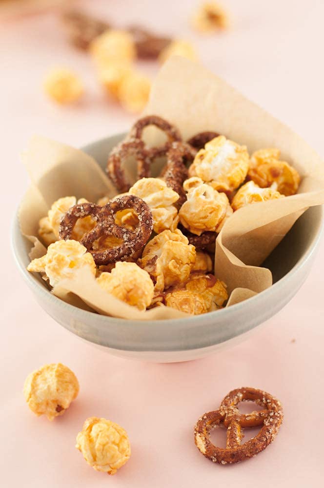 Delicious Caramel Popcorn - Sweet & Crunchy Movie Snack - 8x100g Bags - Better Than Theater Popcorn - Perfect for Movie Nights, Parties & Gifts