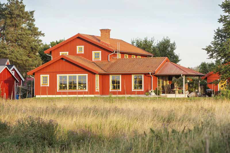 Authentic Swedish Falu Red Paint - Traditional Red Oxide Paint for Wooden Houses & Barns - Perfect for Exterior Wood Protection & Rustic Home Decor