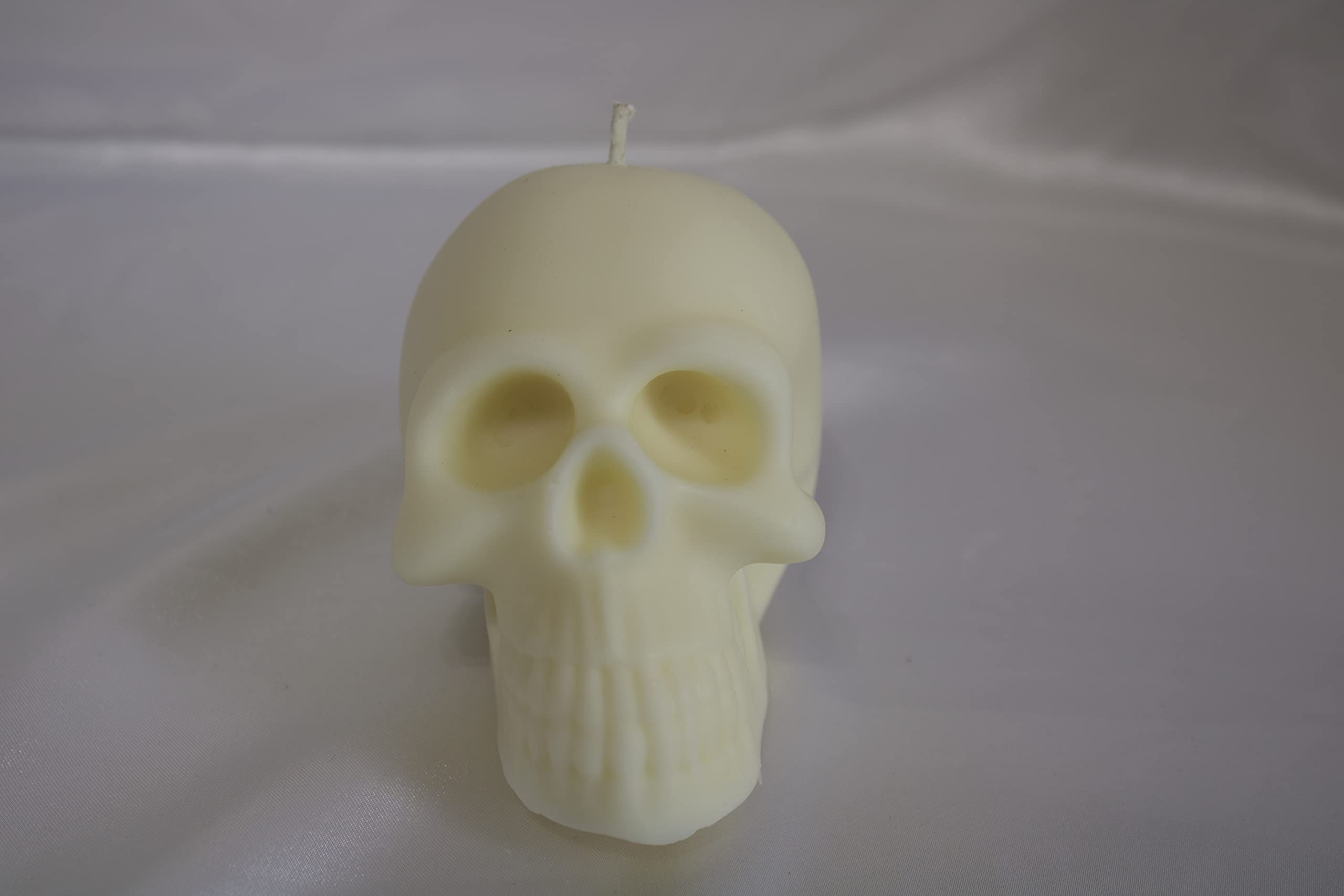 Slow Burning Halloween Skull Candle - Soy & Beeswax Blend for Day of the Dead Decor - Pumpkin Spice Scented - Perfect for Spooky Parties, Altars & Home Decor