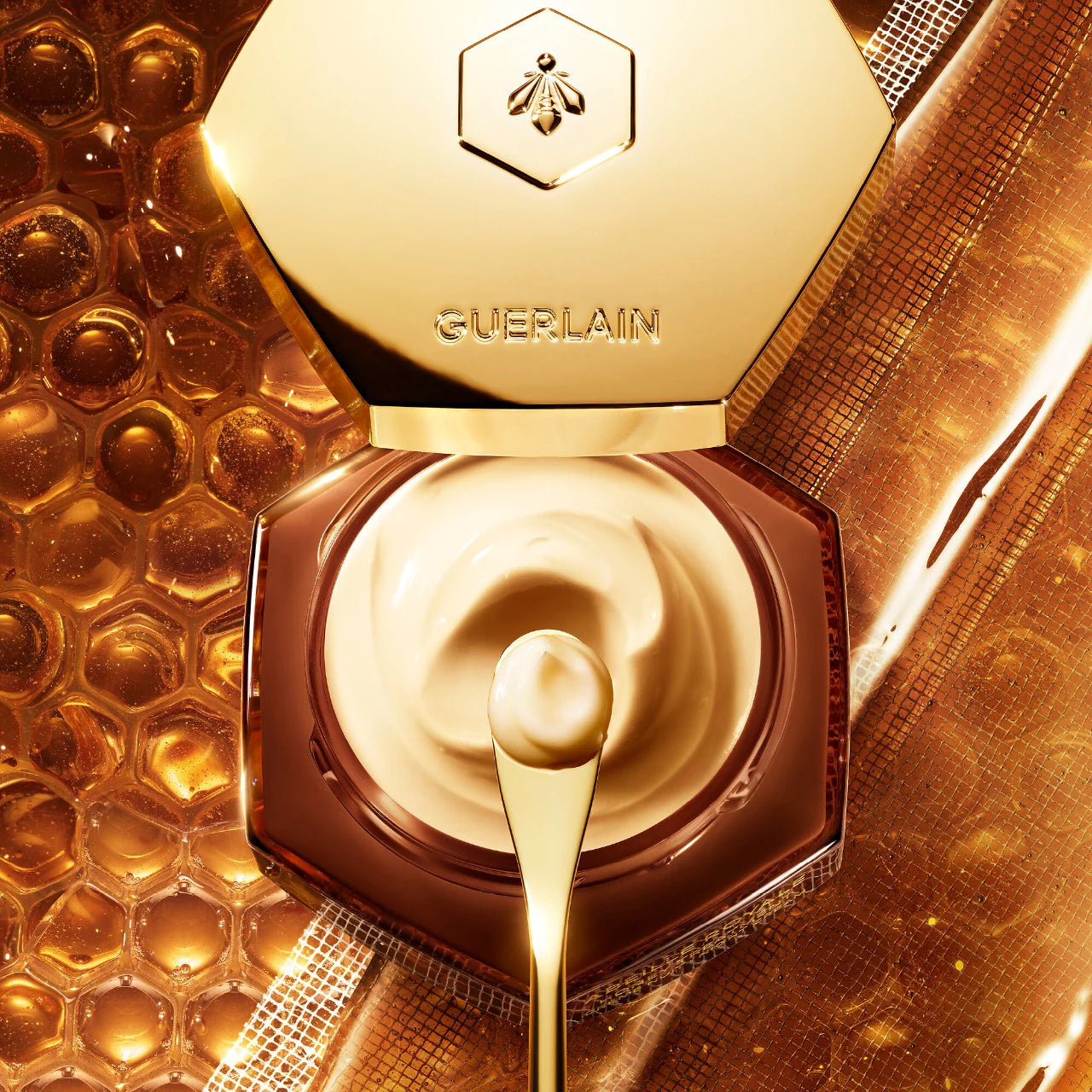 GUERLAIN Abeille Royale Honey Treatment Night Cream with Hyaluronic Acid 50ml - Anti-Aging Moisturizer for Dry Skin, Overnight Repair Cream - Perfect for Nighttime Skincare Routine & Luxury Gift