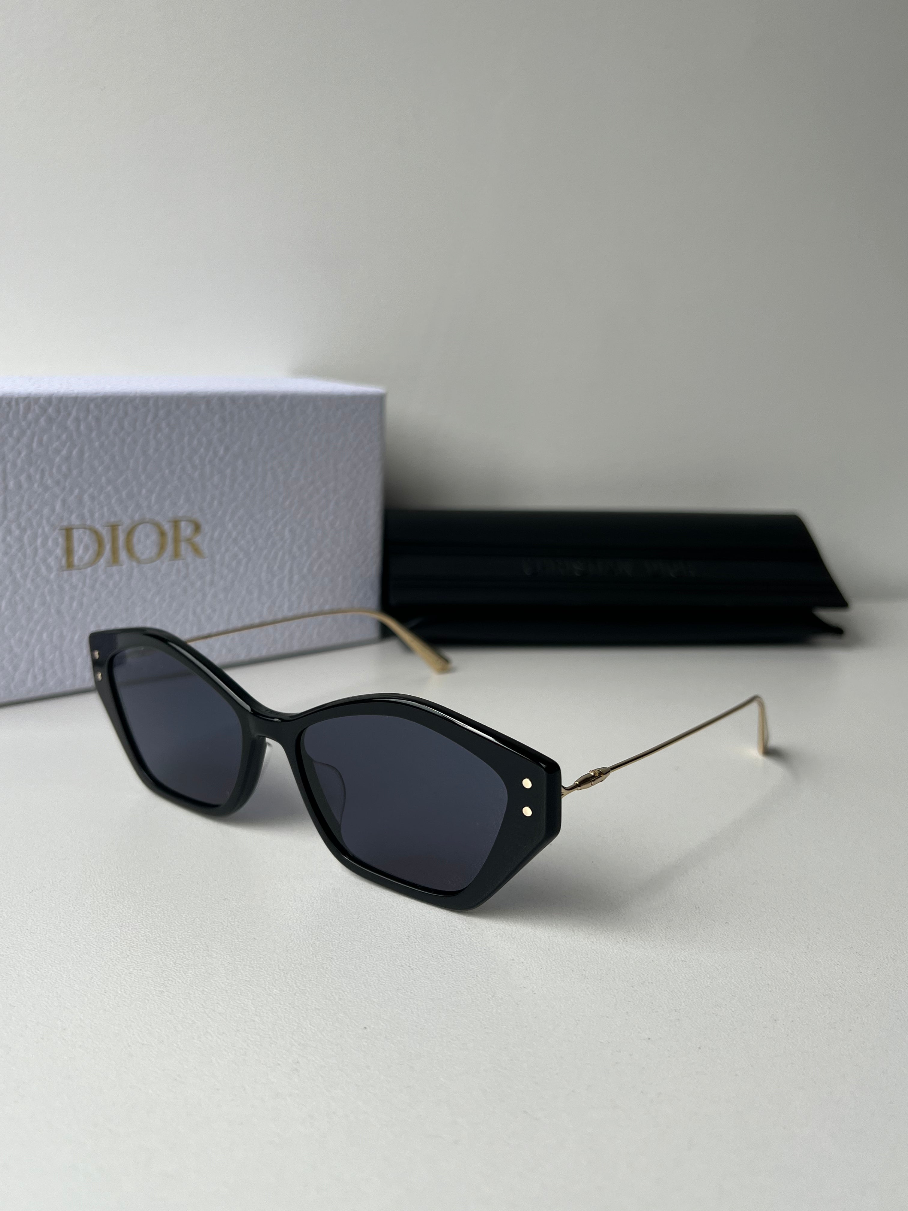 Dior MissDior S1U Sunglasses for Women - Black & Blue Gradient UV Protection - Fashion Luxury Sunglasses for Beach, Driving & Outdoor Activities