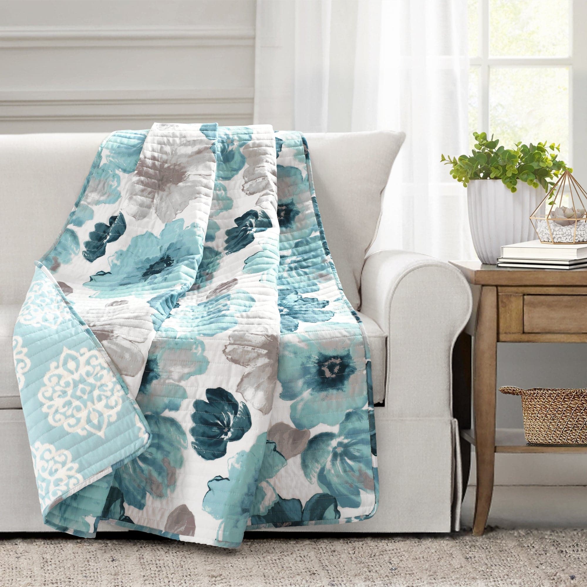 Leah Throw Blanket - Soft & Cozy Knit Throw for Couch, Bed, Sofa - Perfect for Home Decor, Living Room, Gift Idea