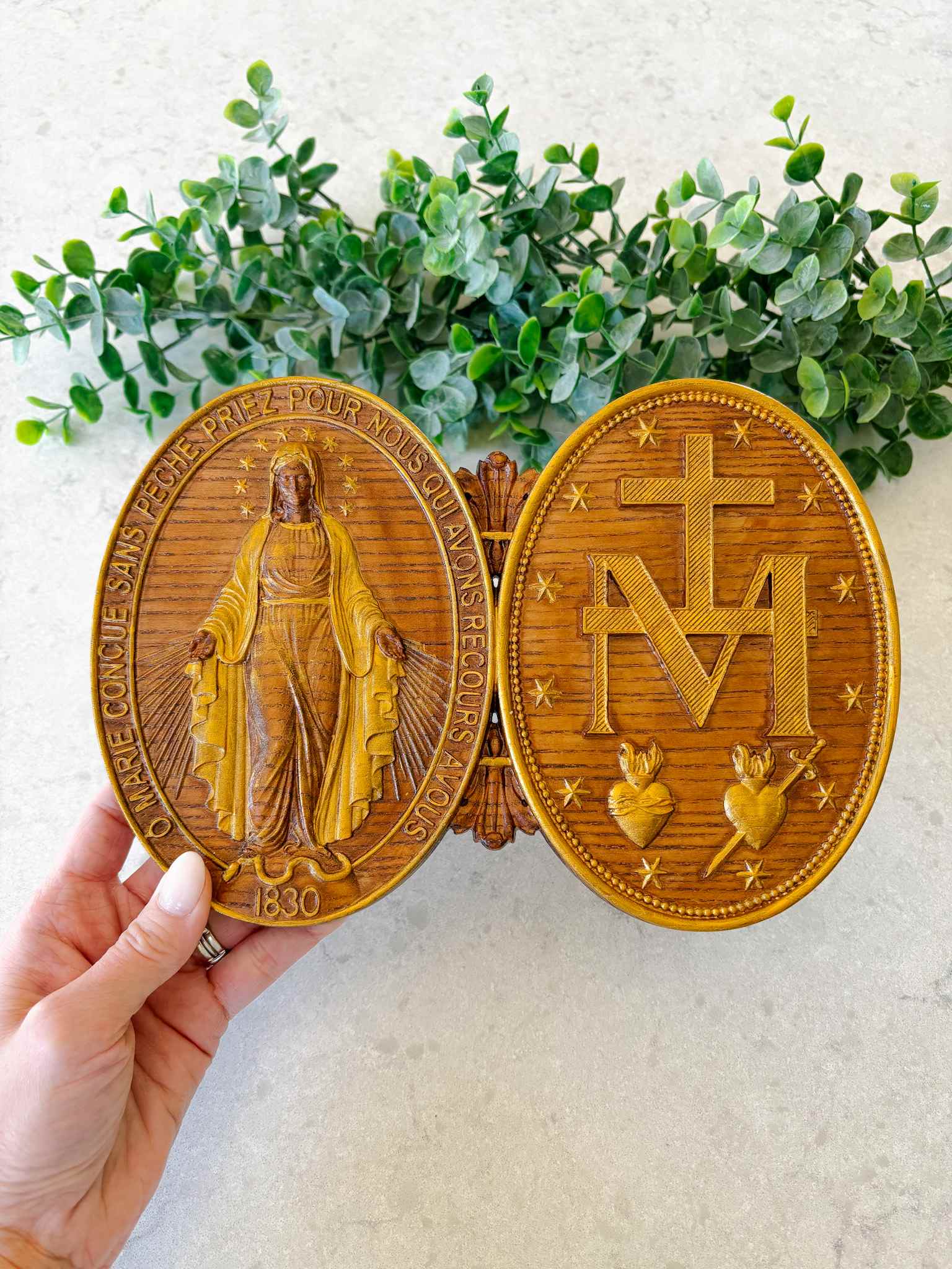 Beautiful Miraculous Medal Wooden Plaque - Religious Home Decor for Wall Display - Perfect for Prayer Rooms, Gifts & Catholic Devotion