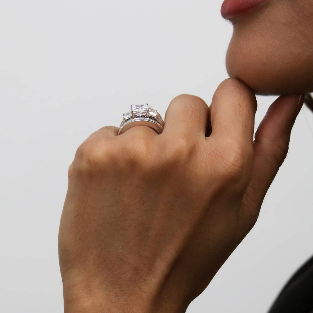 BERRICLE Sterling Silver 3-Stone Wedding Engagement Ring Set - 1.6 Carat Princess Cut Cubic Zirconia CZ Rings for Women, Rhodium Plated, Size 4-10 - Perfect for Proposals, Anniversaries & Bridal Jewelry Gifts