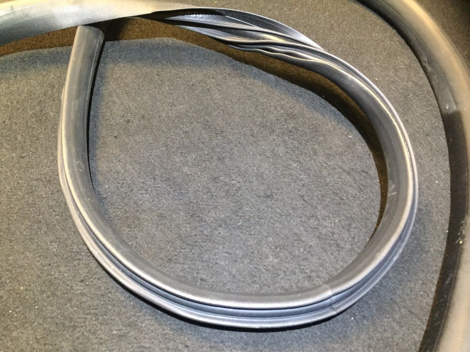 Genuine Volvo S40 T5 Rear Left Driver Side Door Weatherstrip Seal OEM 05-11 - Perfect for Weather Protection & Noise Reduction