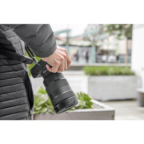 Peak Design Leash Camera Strap (Black) - Adjustable & Comfortable DSLR/SLR Shoulder Strap for Photographers - Perfect for Travel, Hiking & Outdoor Photography