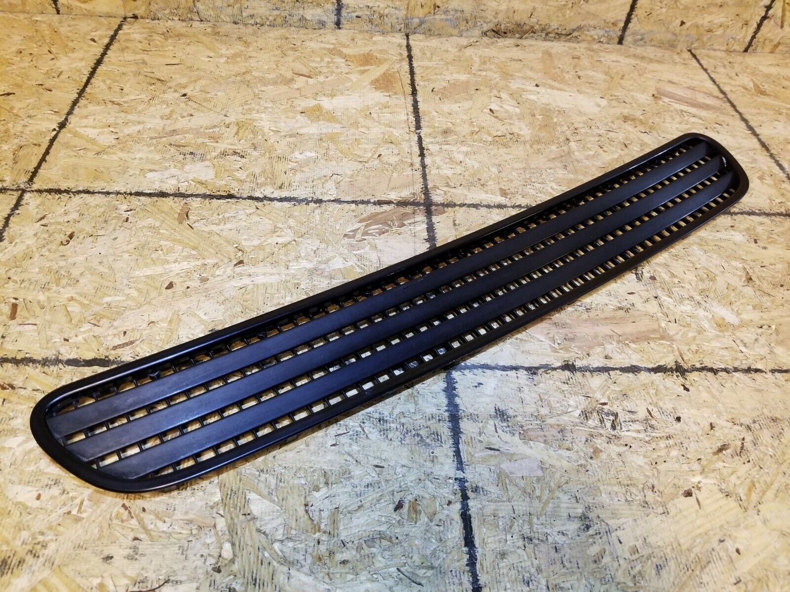 2002-2005 BMW 7 Series E65 E66 745i Hood Air Vent Grille Cover - OEM Replacement Part for Engine Cooling & Performance Upgrade