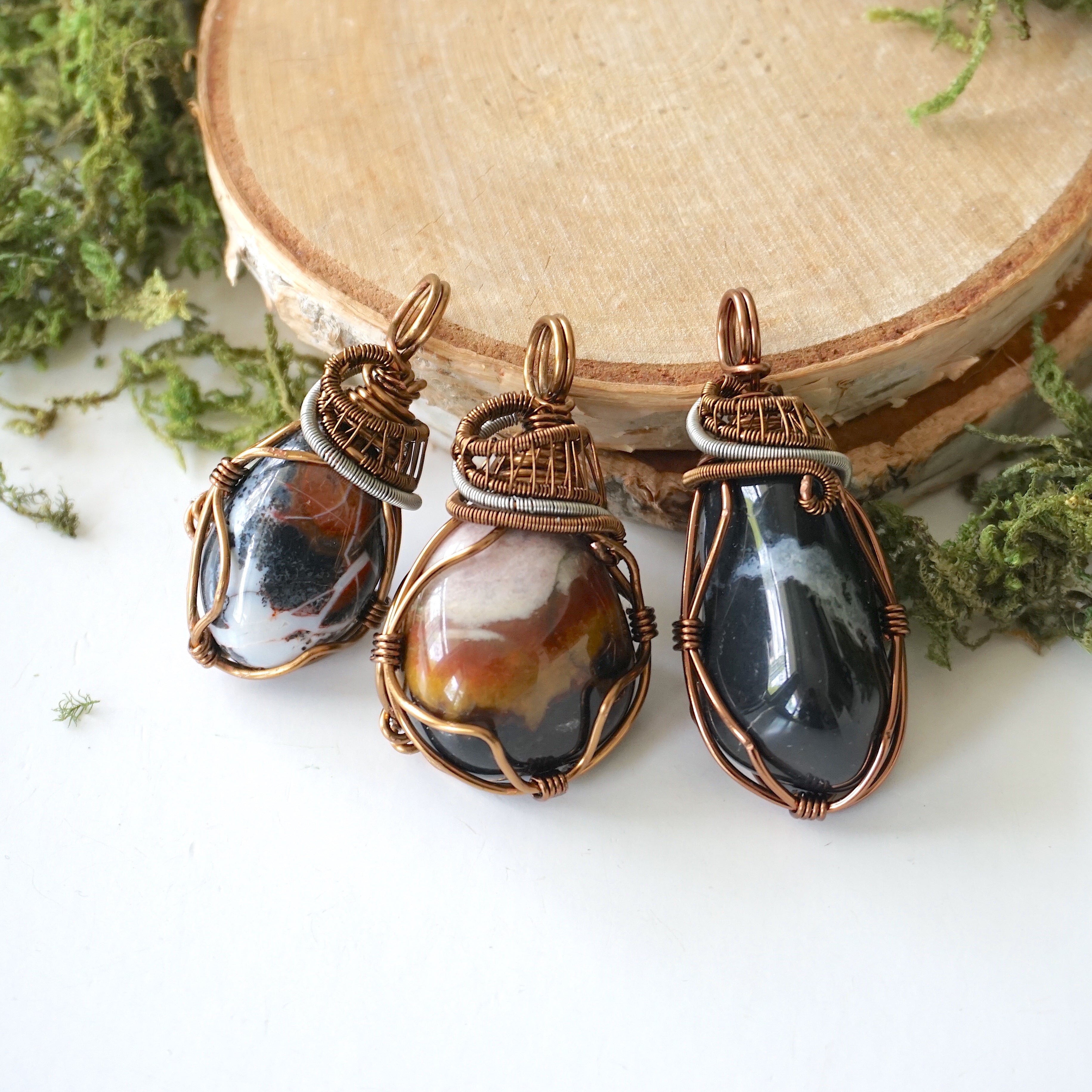 Natural Sardonyx Crystal Necklace for Women - Healing Stone Jewelry for Energy Balance & Protection | Perfect for Meditation, Yoga & Spiritual Gifts