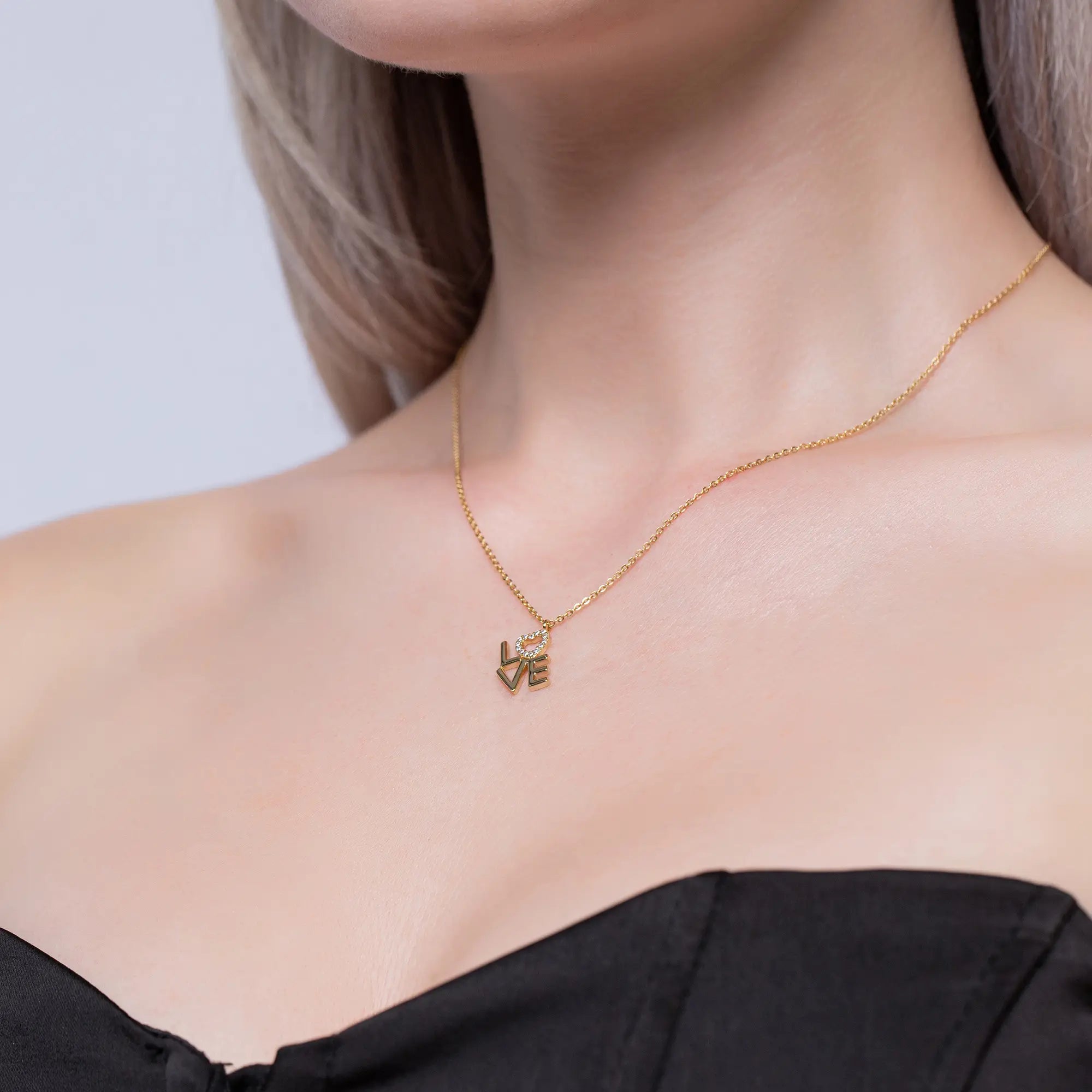 Love Necklace - Elegant Heart Pendant for Women, Romantic Gift for Her, Valentine's Day, Anniversary & Special Occasions Jewelry