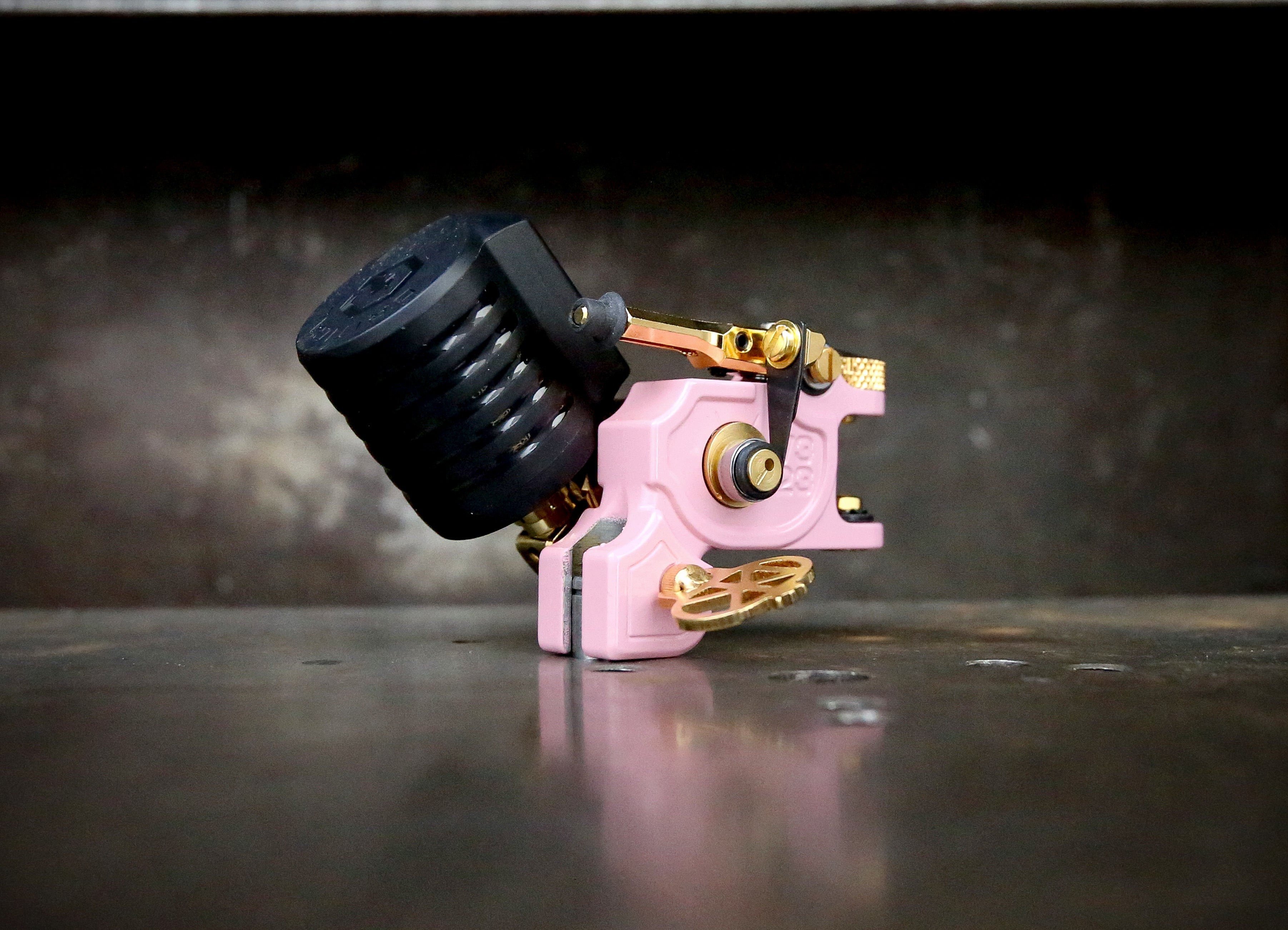 Dan Kubin V3/23 Sidewinder Pink & Gold RCA Cable - High-Quality Audio Connector for Home Theater, DJ Equipment & Professional Studio Setup