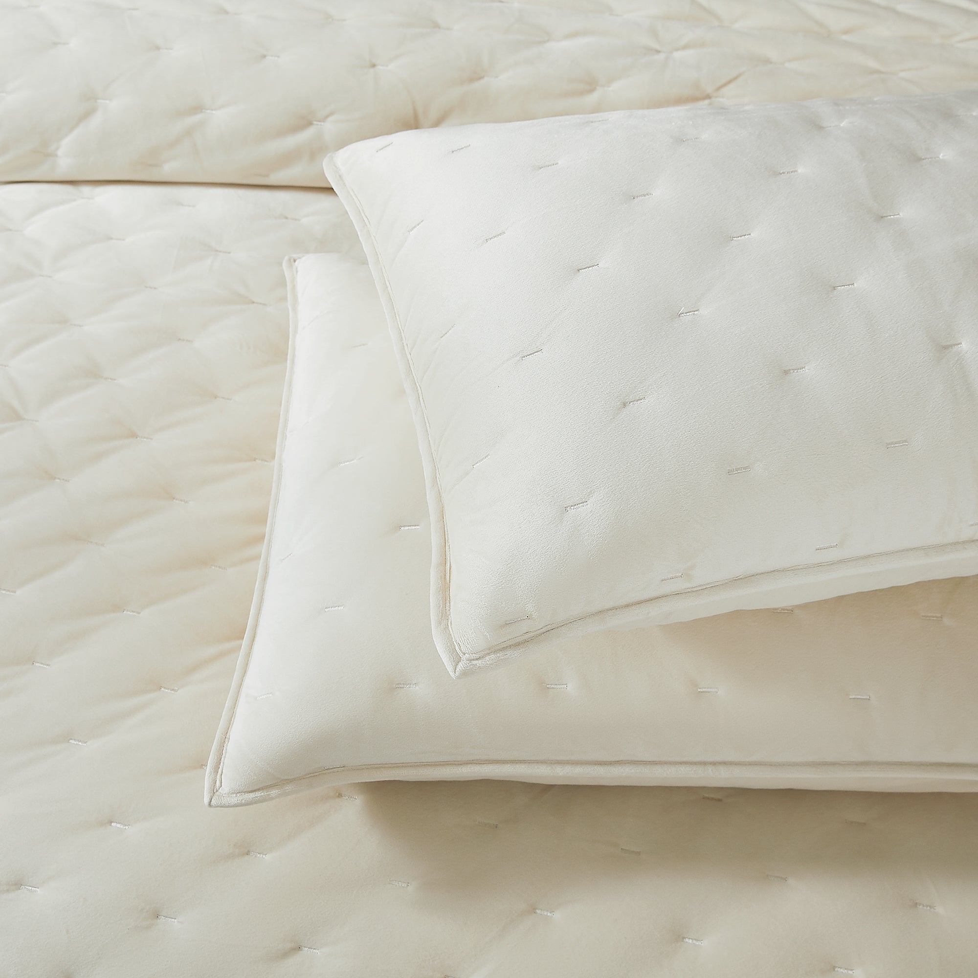 Haven Velvet Embroidered Quilt Set - Ultra Soft 3-Piece Bedding Set for Queen/King Size Beds | Luxury Bedroom Decor & Cozy Winter Nights