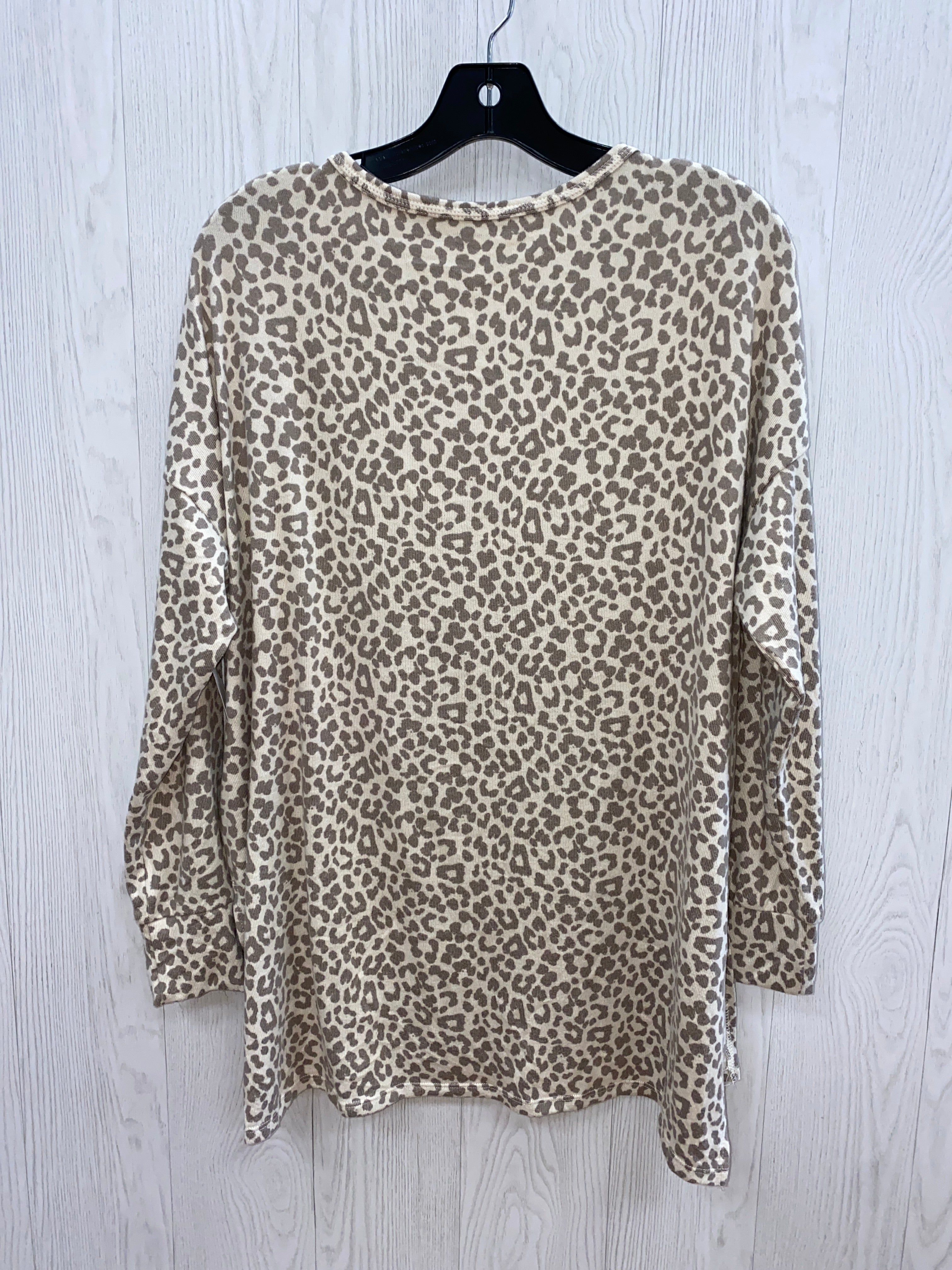 Stylish Animal Print Long Sleeve Top by American Eagle - Size M - Perfect for Casual Outings & Fall Fashion
