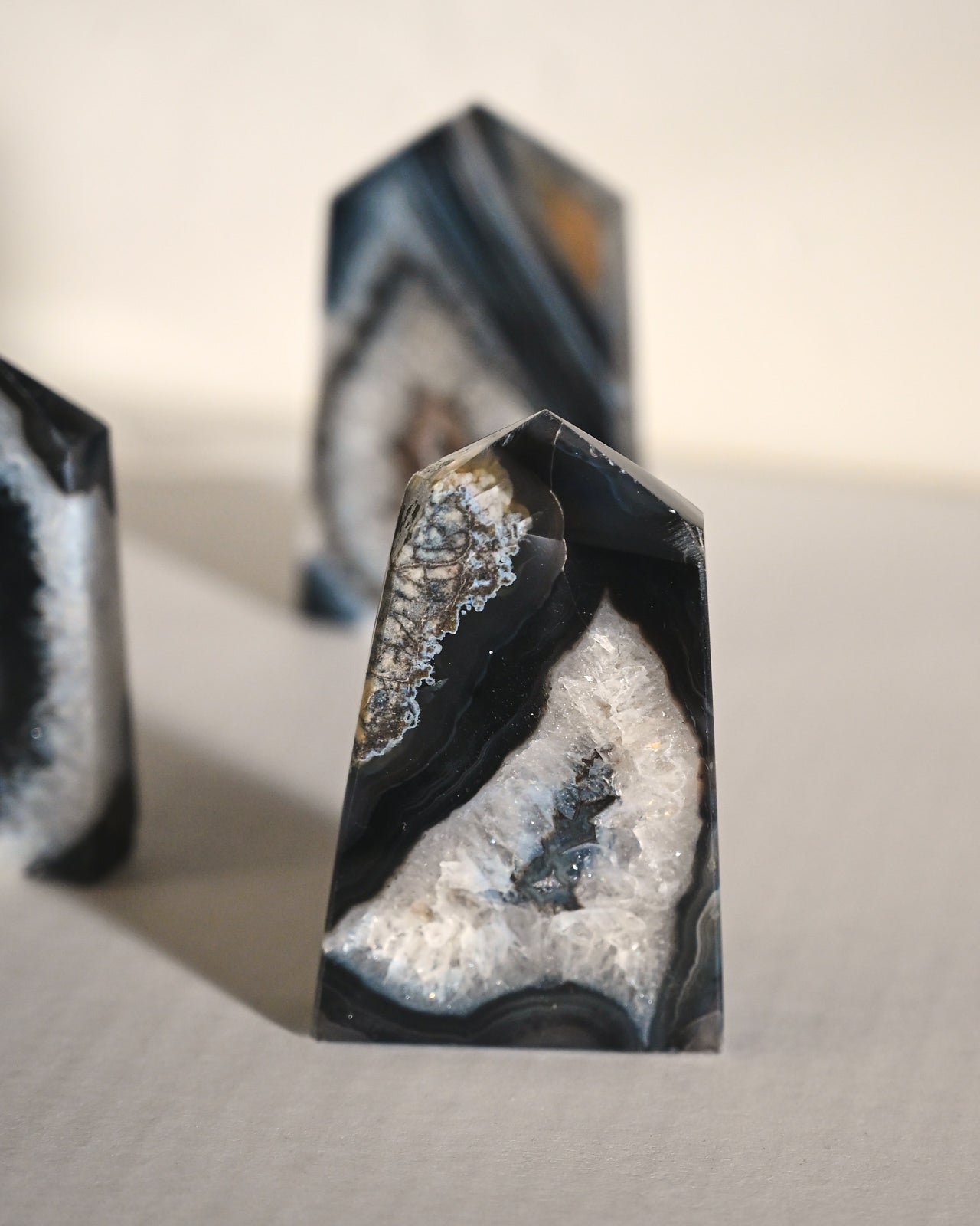 Natural Druzy Agate Crystal Tower - Healing Stone for Home Decor, Meditation & Energy Balancing | Perfect for Office Desk, Yoga Space & Gift Giving