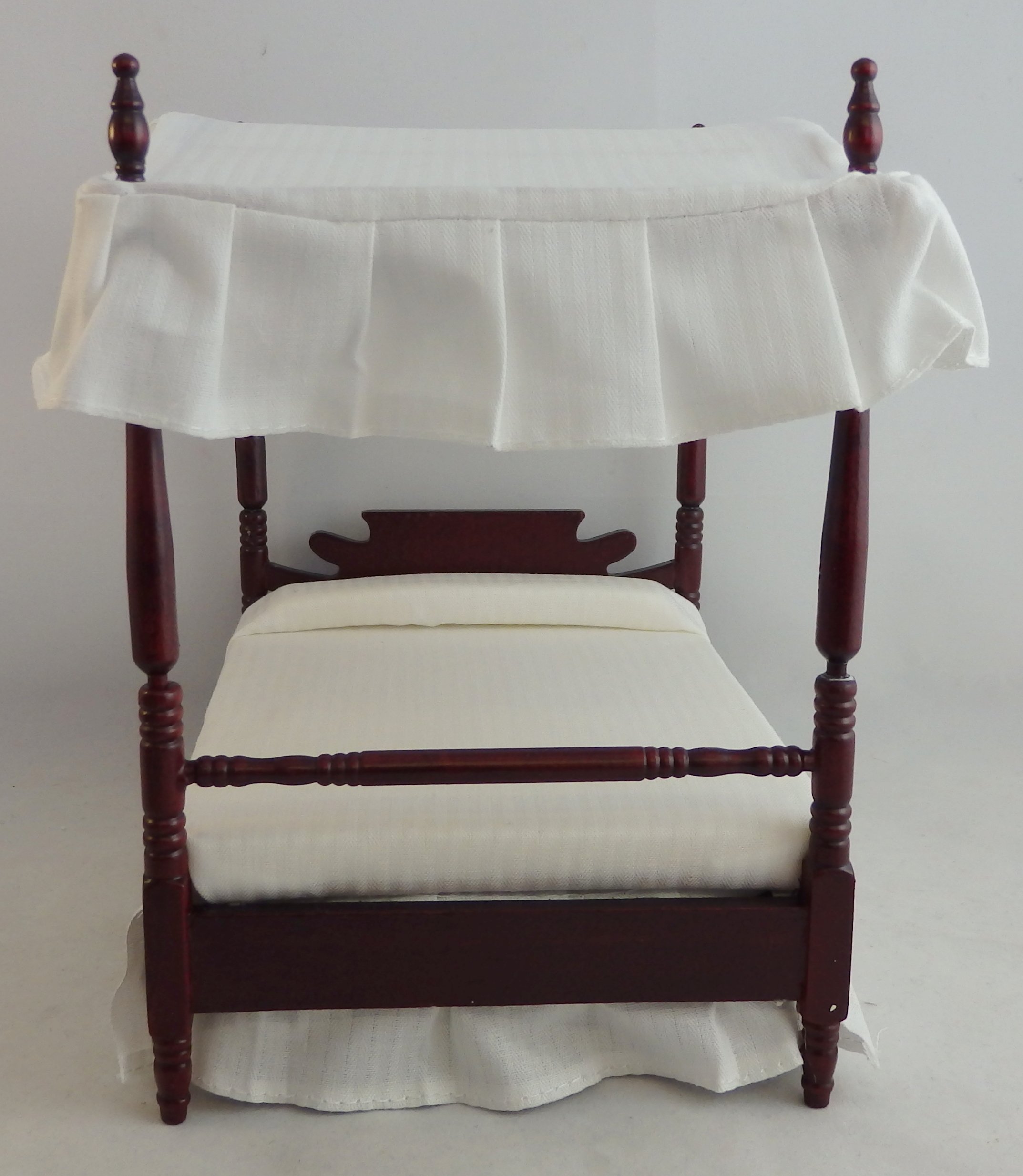 Miniature Mahogany 4 Poster Dollhouse Bed with Pillows & Blanket - Perfect for 1:12 Scale Dollhouse Bedroom Decor & Victorian Style Displays