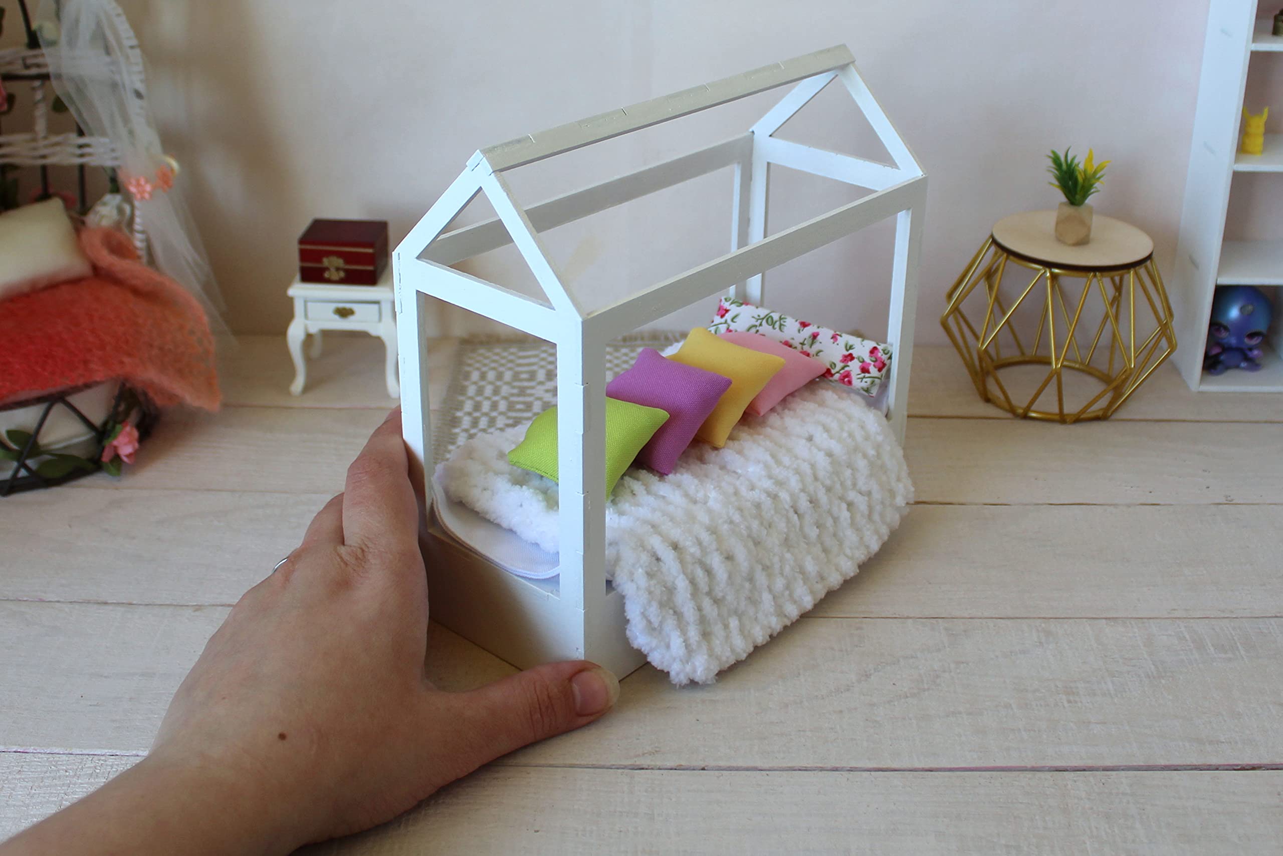 1:12 Scale Miniature Wooden Canopy Dollhouse Bed Frame with Mattress & Pillows for BJD Dolls - Perfect for Dollhouse Decor, Collectibles, and Miniature Scenes