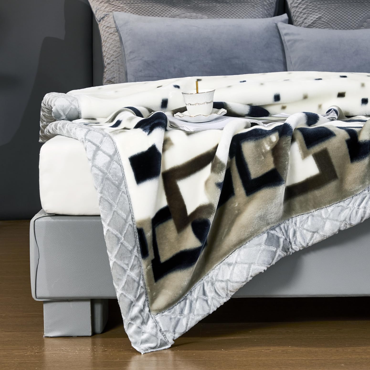 LGYKUMEG Korean Mink Blanket - Ultra Soft & Warm 2-Ply Reversible Fleece Blanket (71
