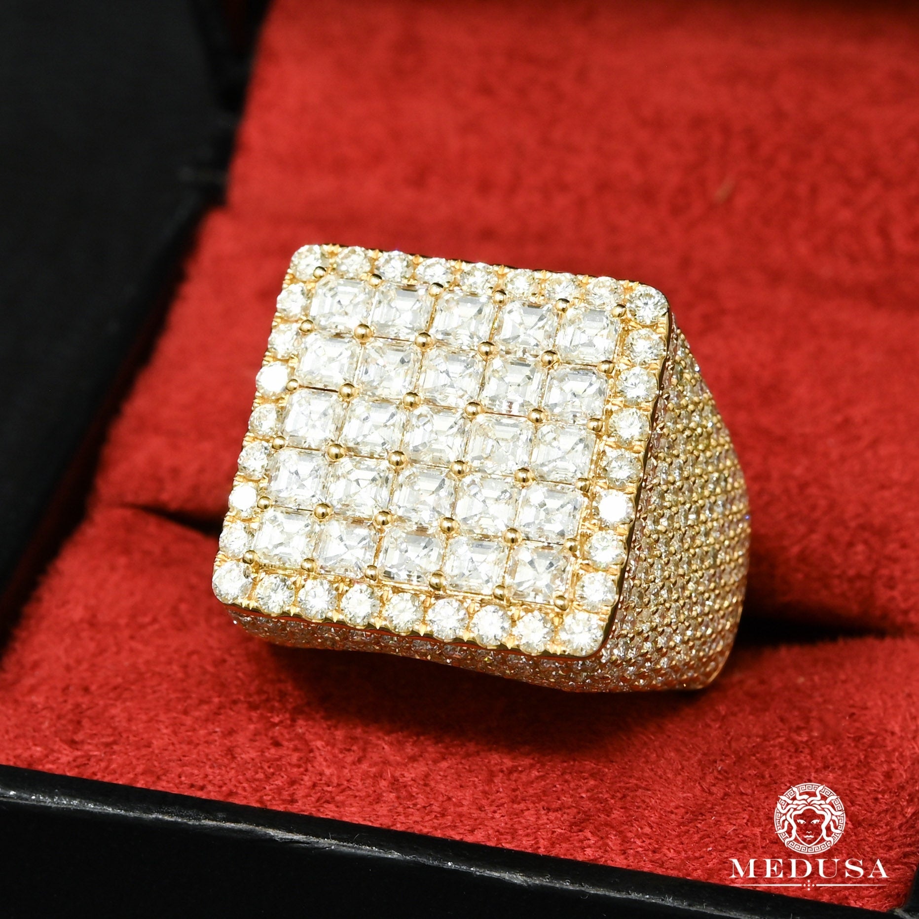 Luxurious D16 Princess Cut Diamond Ring - Elegant Engagement & Wedding Jewelry for Women | Perfect for Proposals, Anniversaries & Special Occasions