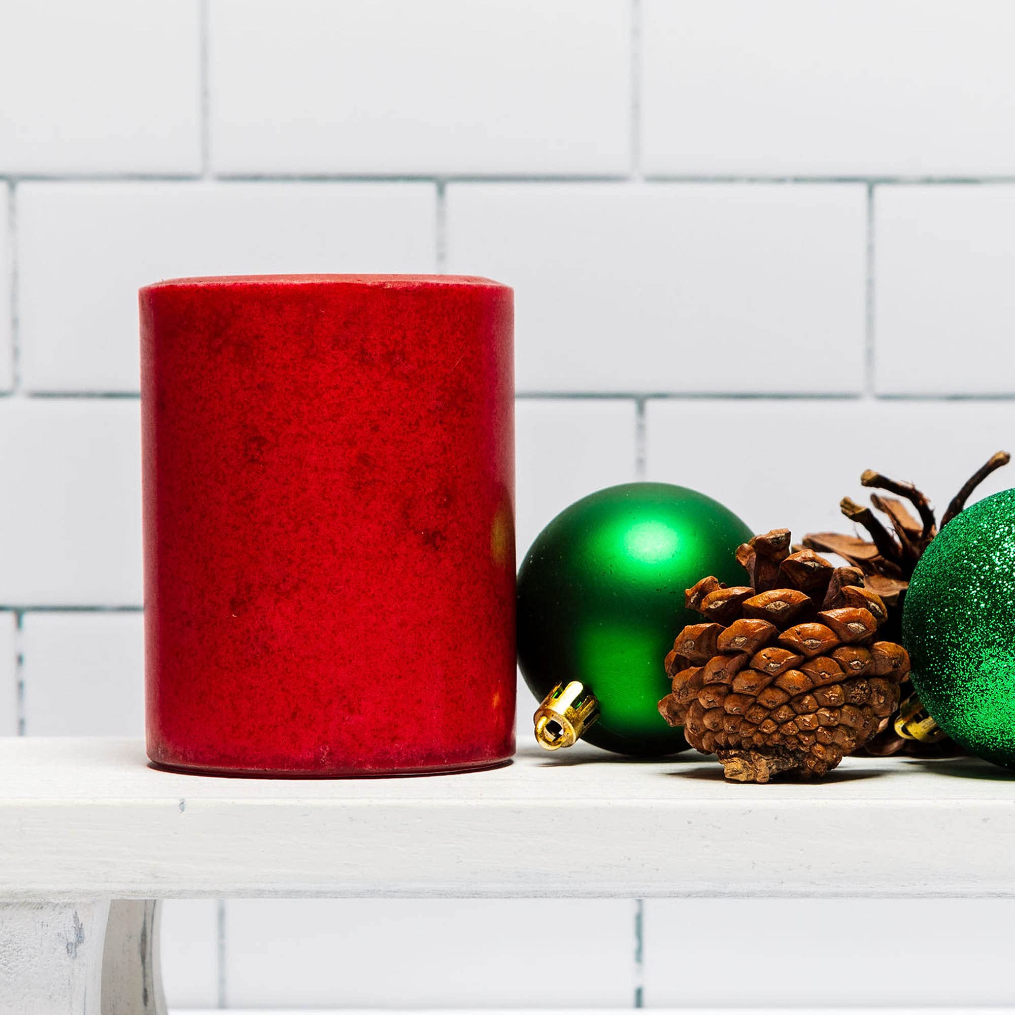 Kindred Essence Handmade Scented Pillar Candles - Christmas Wreath Fragrance (3x3.75 Inch) | Holiday Home Decor, Strong Aroma for Festive Ambiance, Gift Idea | Perfect for Christmas Decorations, Cozy Evenings & Holiday Gatherings