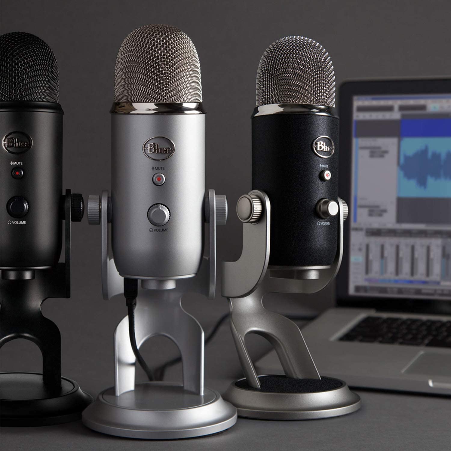 Logitech Blue Yeti USB Microphone for PC - Professional Condenser Mic for Podcasting, Gaming, Streaming & Studio Recording (White) - Perfect for Home Studios, Twitch Streamers & YouTube Content Creators